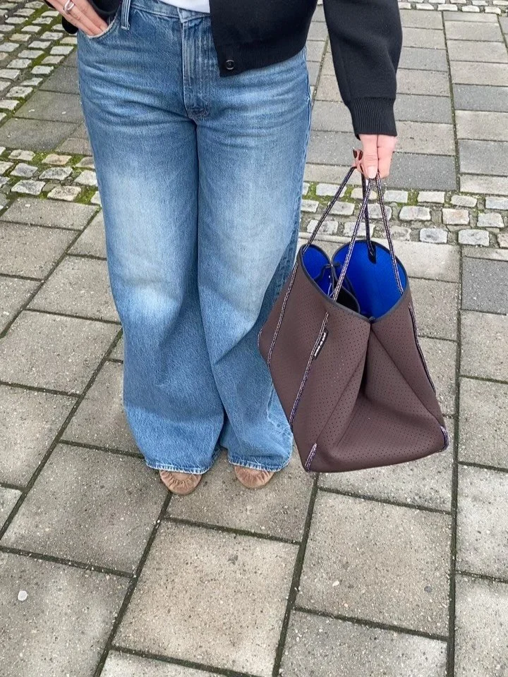 Nyheter fra State of Escape p&aring; plass ✔️ 

Velkommen innom 10-16 i dag 🤎

#stateofescape #neoprenebag #neozsandefjord