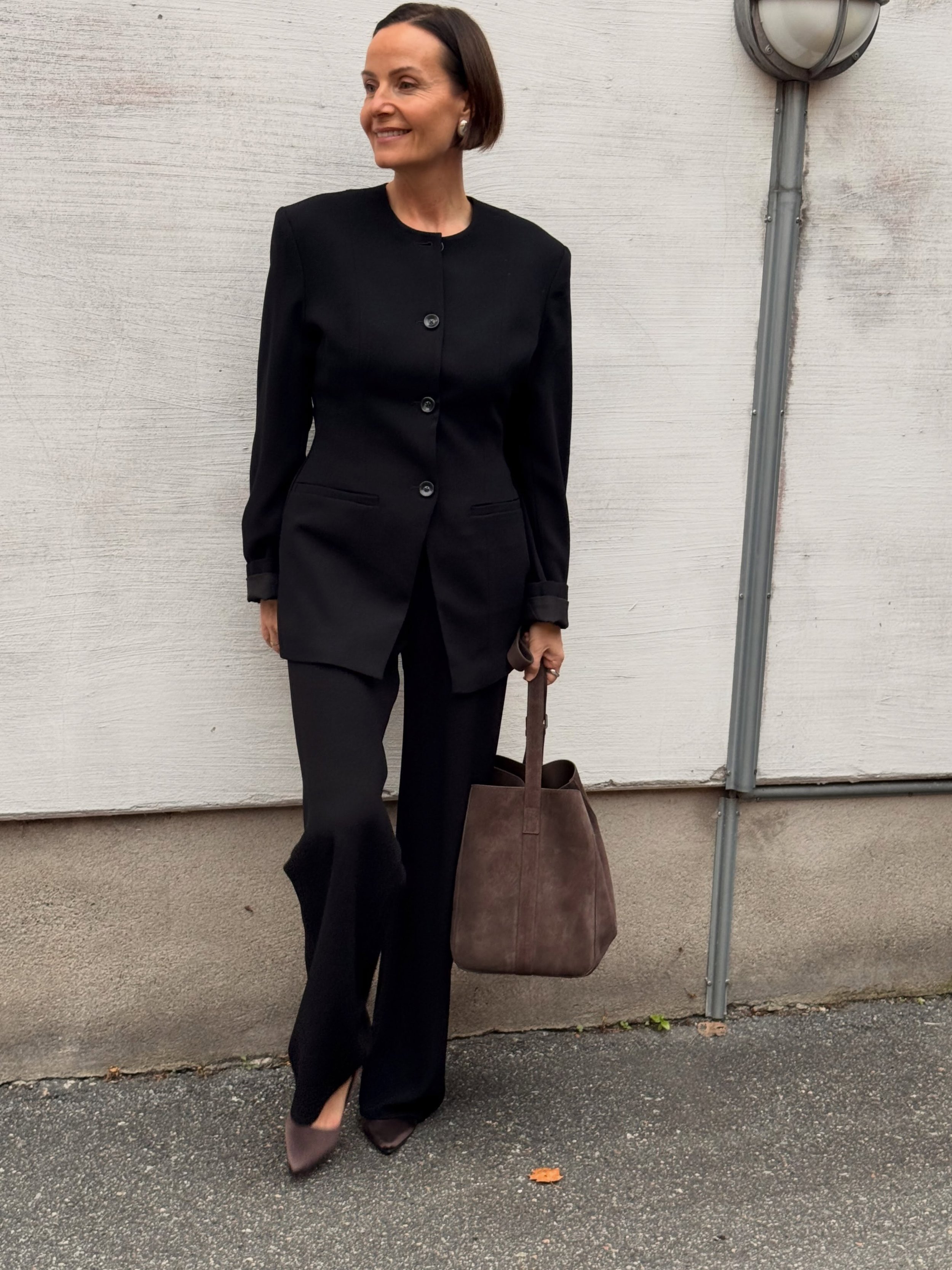 Stramme linjer, enkle snitt og myke kvaliteter ✔️

Blazer fra Stylein &bull; Vince bukse &bull; Shearling jakke FWSS &bull; Jim Rickey veske.

Velkommen innom 10-18 i dag🤍

#timelessfashion #statementpieces #fallfashion #neozsandefjord