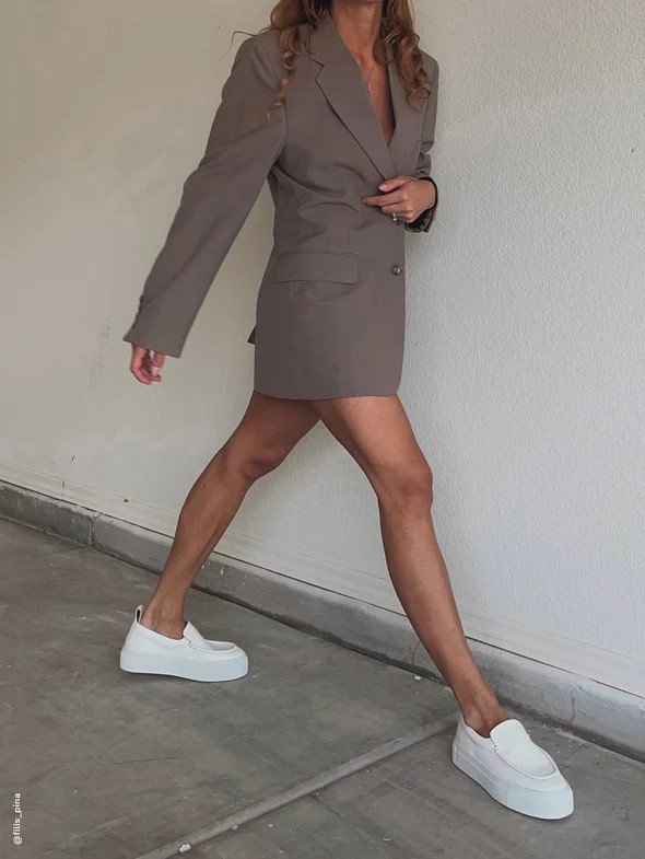 sandrasauceda_whiteslip-ons_1800x2300_r_IMG-0986credit_6f544a6a-d055-456a-87e6-1387fed5a1ae_590x.jpeg