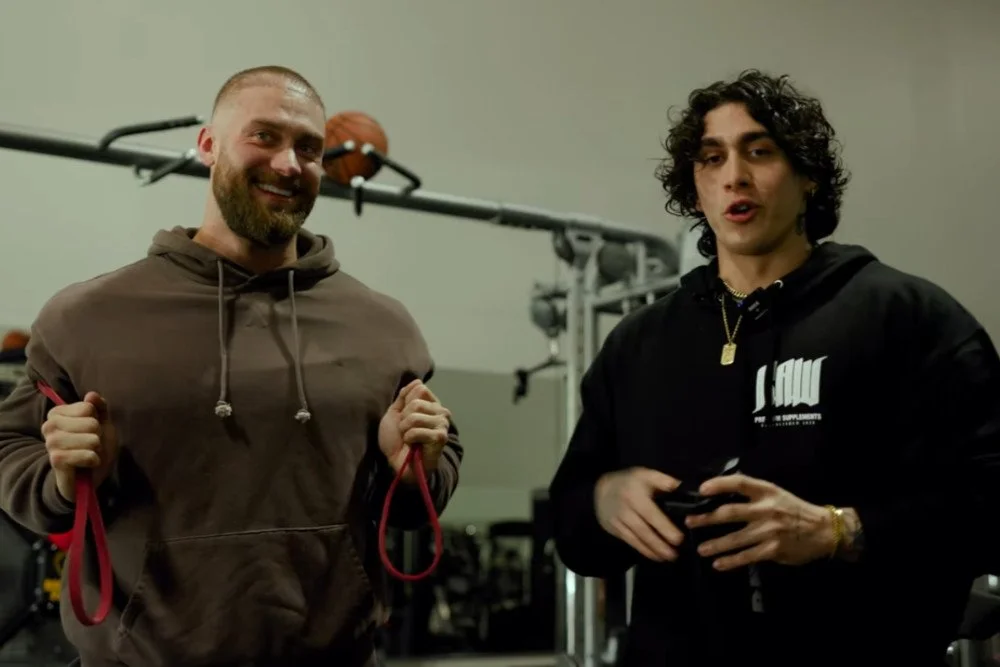 Cbum "ficha" a Carlos Belcast para el equipo de Raw Nutrition