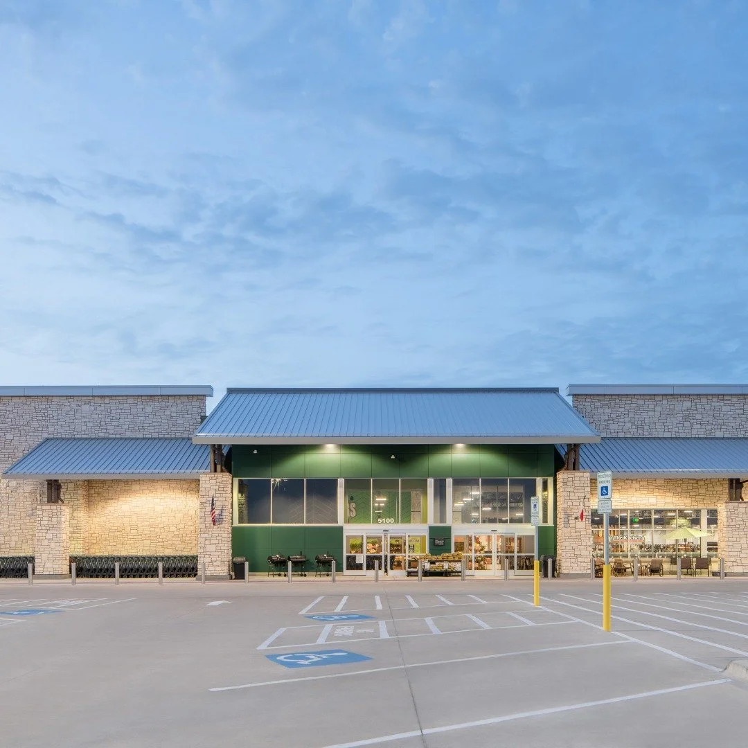 The charm of Fate, TX Brookshires, is a testament to the craftsmanship of @JoerisGC. Every corner reflects the thoughtful design and construction that goes beyond bricks and mortar. 

@freshbybrookshires @brookshires_ @aiadallas @archdigest

Photogra