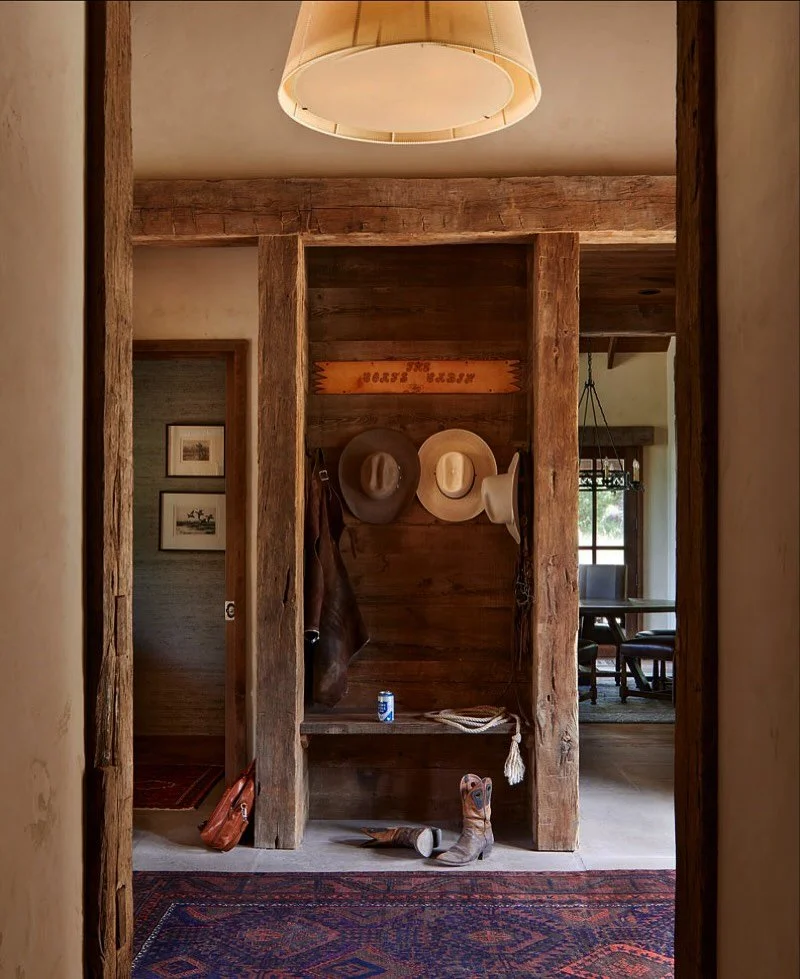 Lost Creek Ranch, nestled along the river banks in Southern Utah, provides a safe haven in the wilderness with the cosy cabin interior and reclaimed wood. Lightly decorated with a statement carpet and a western feel of living with hanging cowboy hats