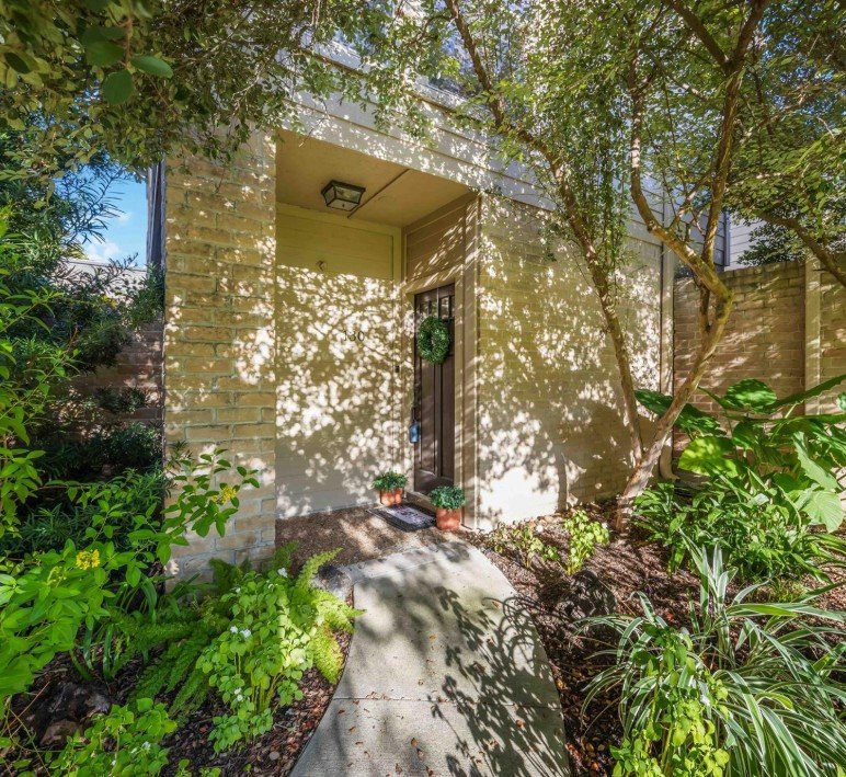 REAL ESTATE HOME STAGER IN HOUSTON