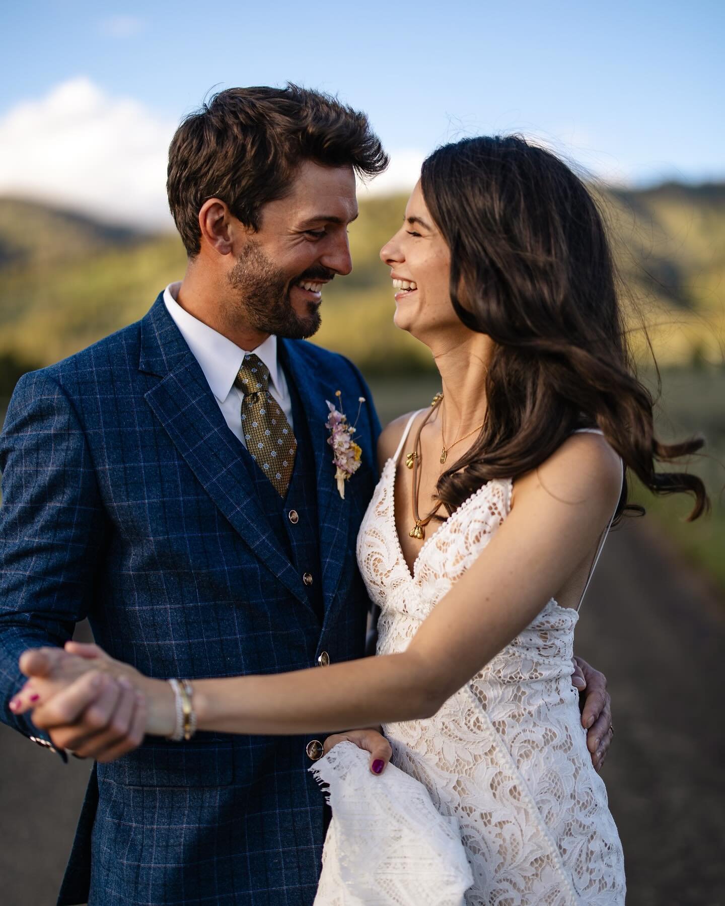 6.18.23 | McKenna + Ben

NEW BLOG POST &gt;&gt; I&rsquo;m SO excited to finally share this stunning mountain wedding that took place last summer! McKenna and Ben had an intimate, romantic, and stylish day in Stanley, Idaho, captured exquisitely by @j