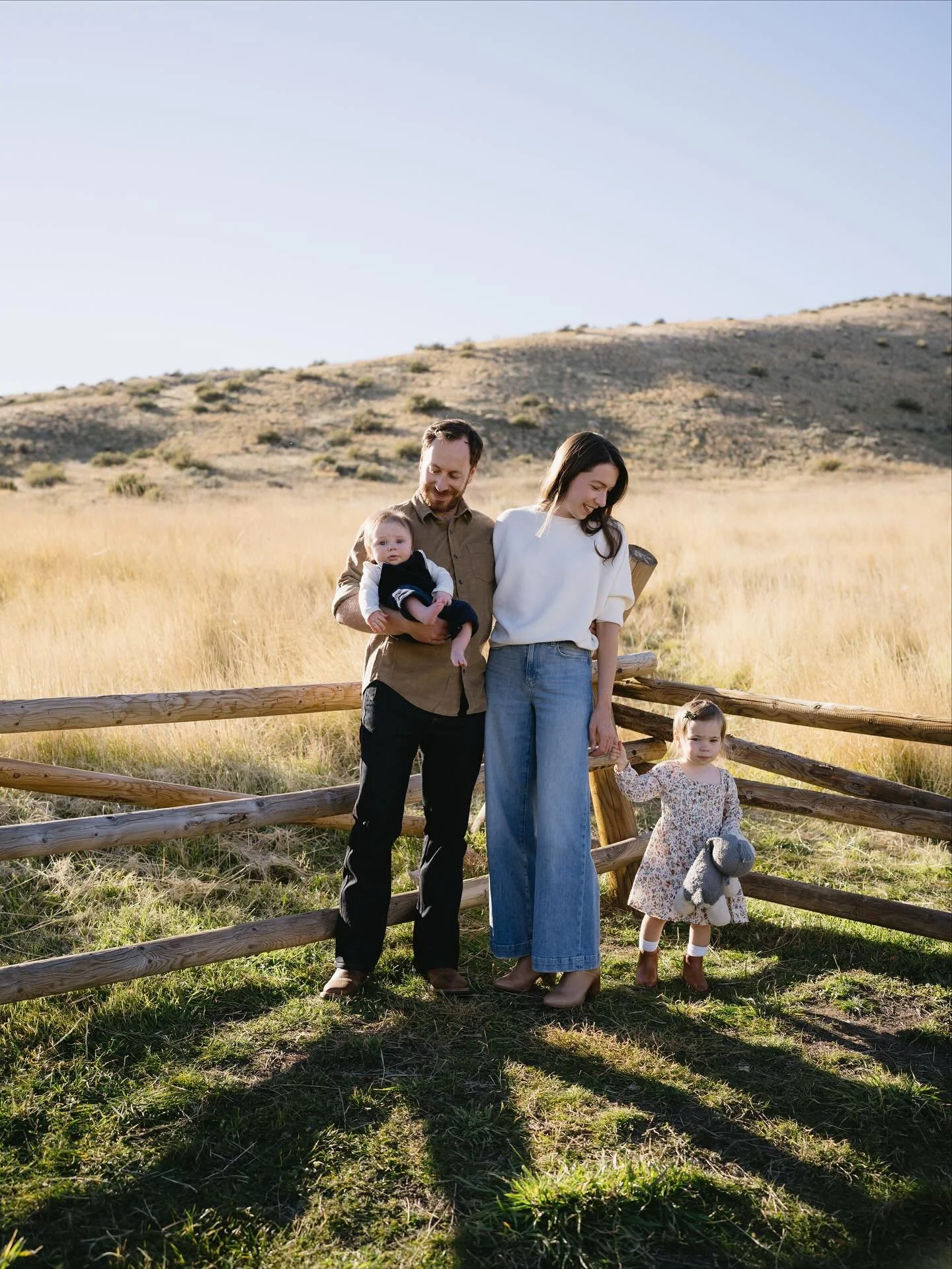 First family photos and my heart is full. Thank you so much @lalin.camera for capturing these 🤍