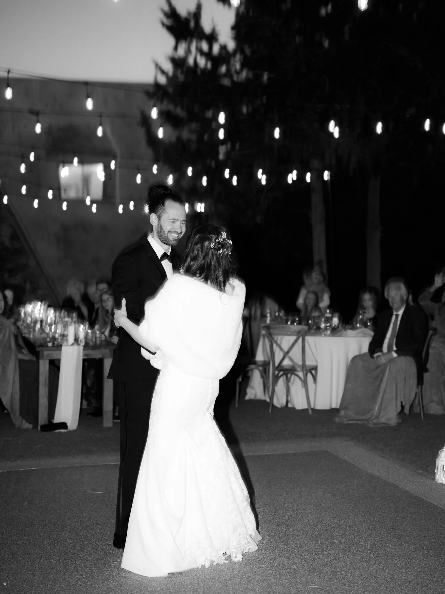 Ending the year under the lights✨

So grateful for everything that 2025 brought, and so excited for what&rsquo;s to come. Cheers to 2026!

Photo: @lalin.camera