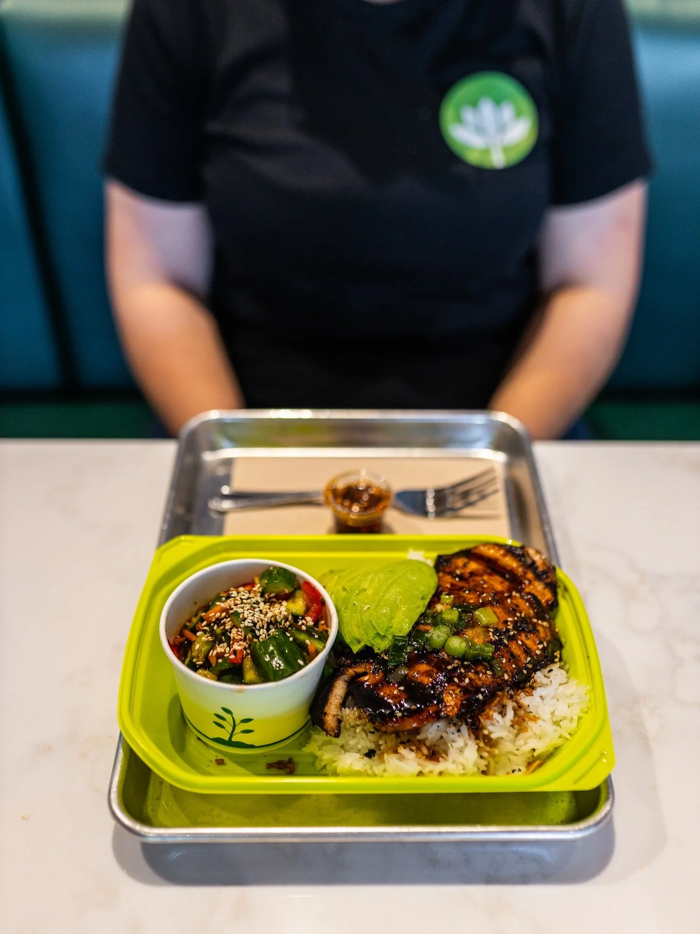 Officially hooked on this meal for Fish Friday 🐟

📸: Build-your-own Rice Bowl with Charbroiled Teri-Yuzu Salmon, Korean Cucumber Salad, and avocado (We love adding a side of Nai&rsquo;s chili oil to every dish 😋)

#buddhabowlsandrolls #fishfriday 
