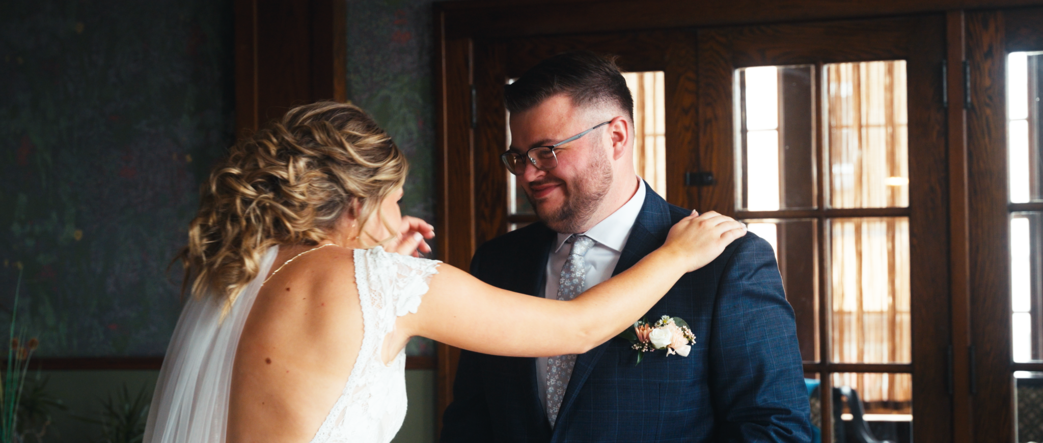 hotel-hartington-hartington-nebraska-wedding-day-intimate-moment.png