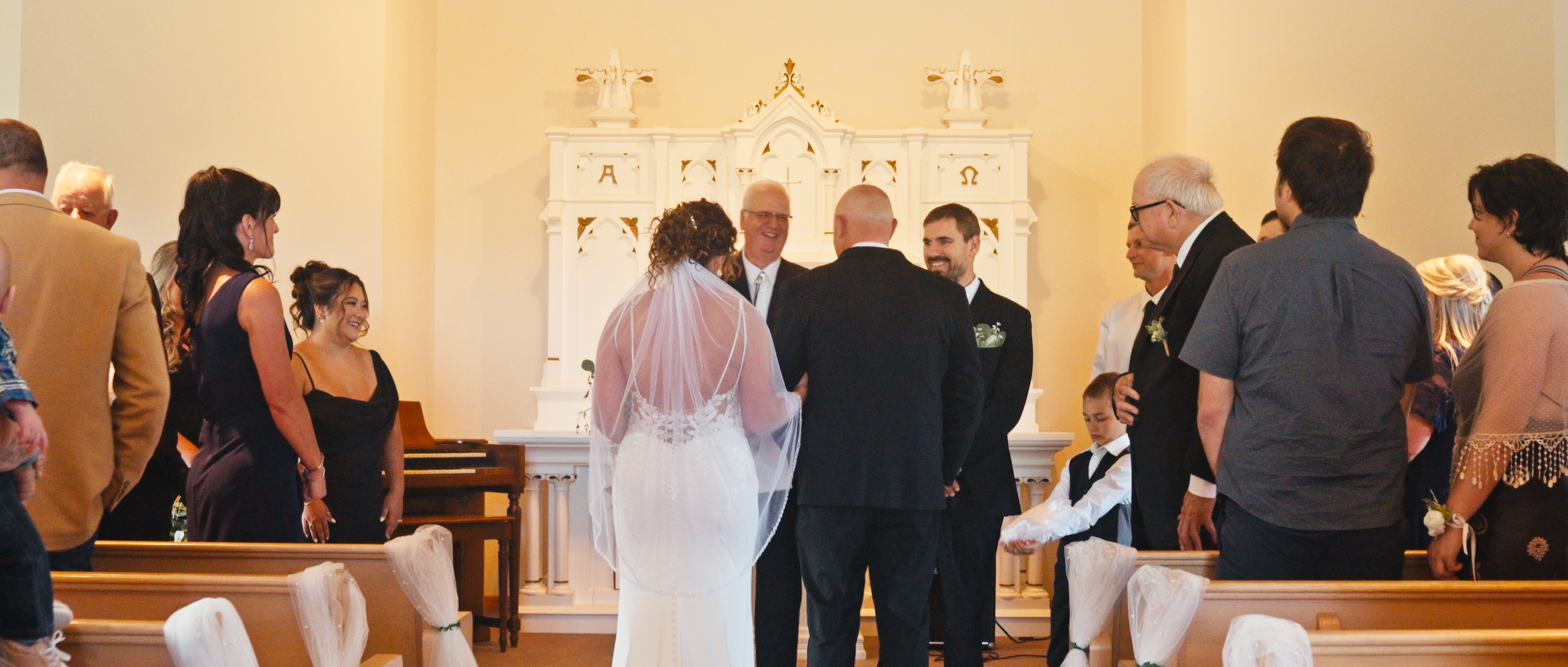 father-walking-daughter-down-aisle-prairie-hope-chapel.png