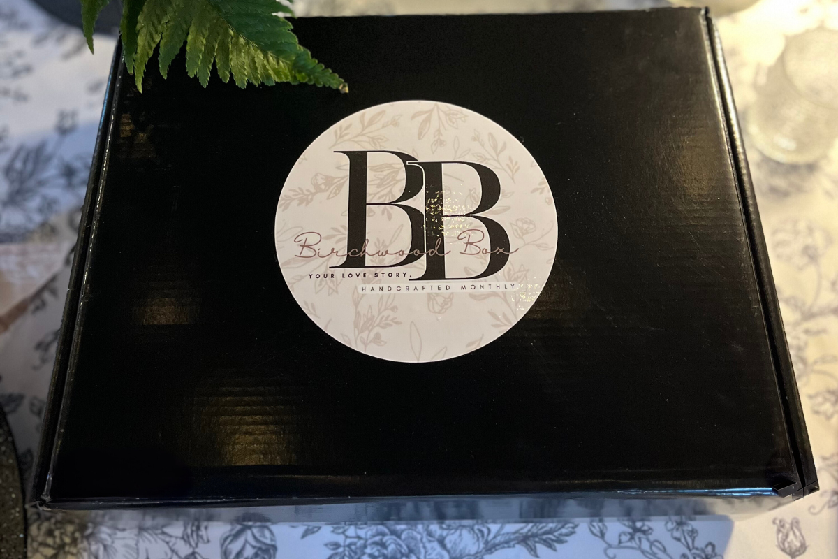 BW box 1 - closed with sticker - 25.png