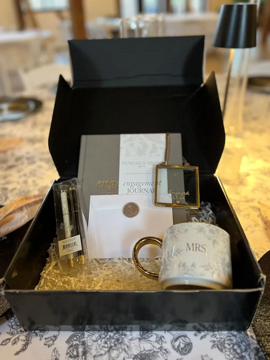 Holly - BW box on toile .jpg