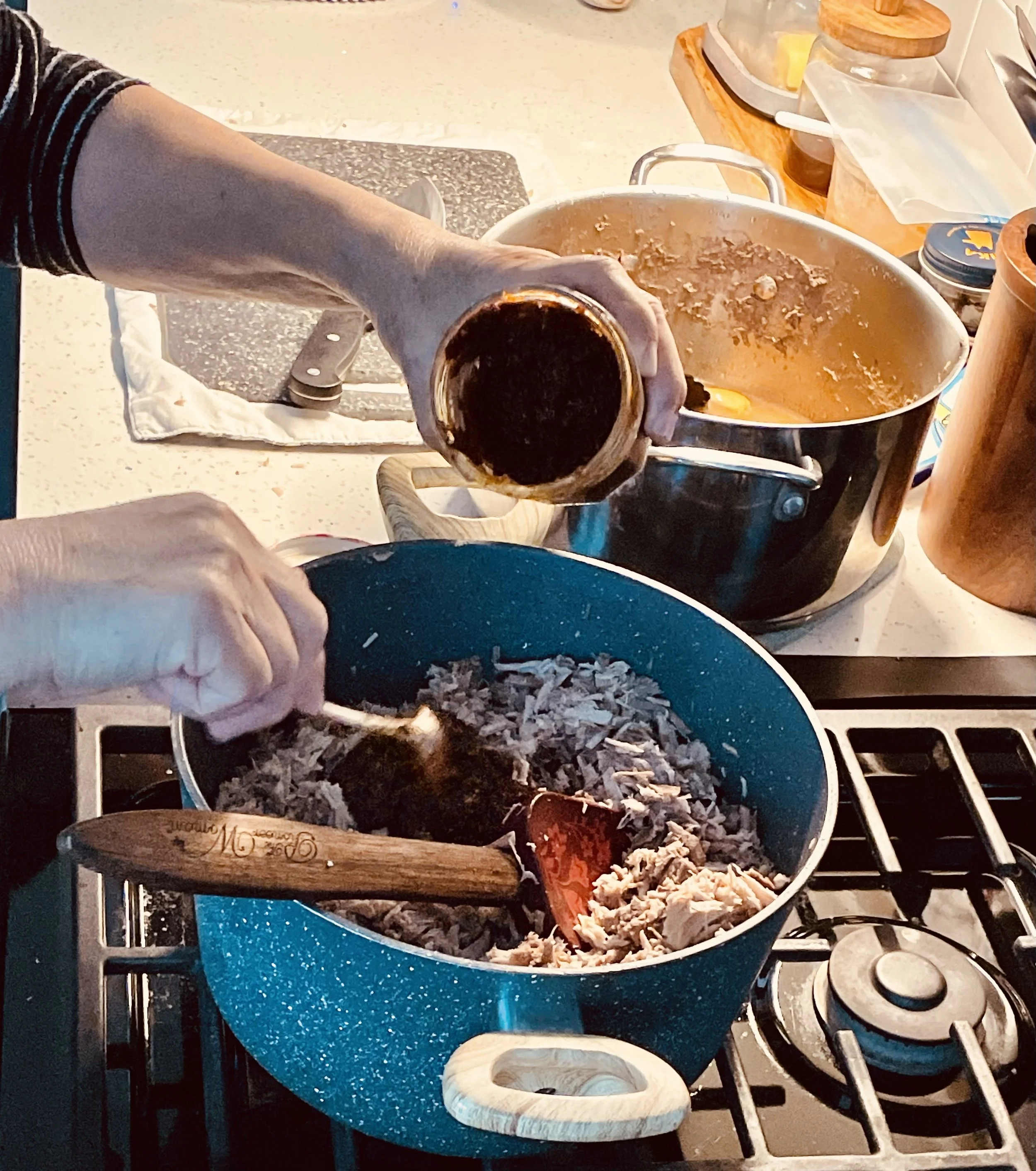 por•Ita - preparando carne de tamales.jpg