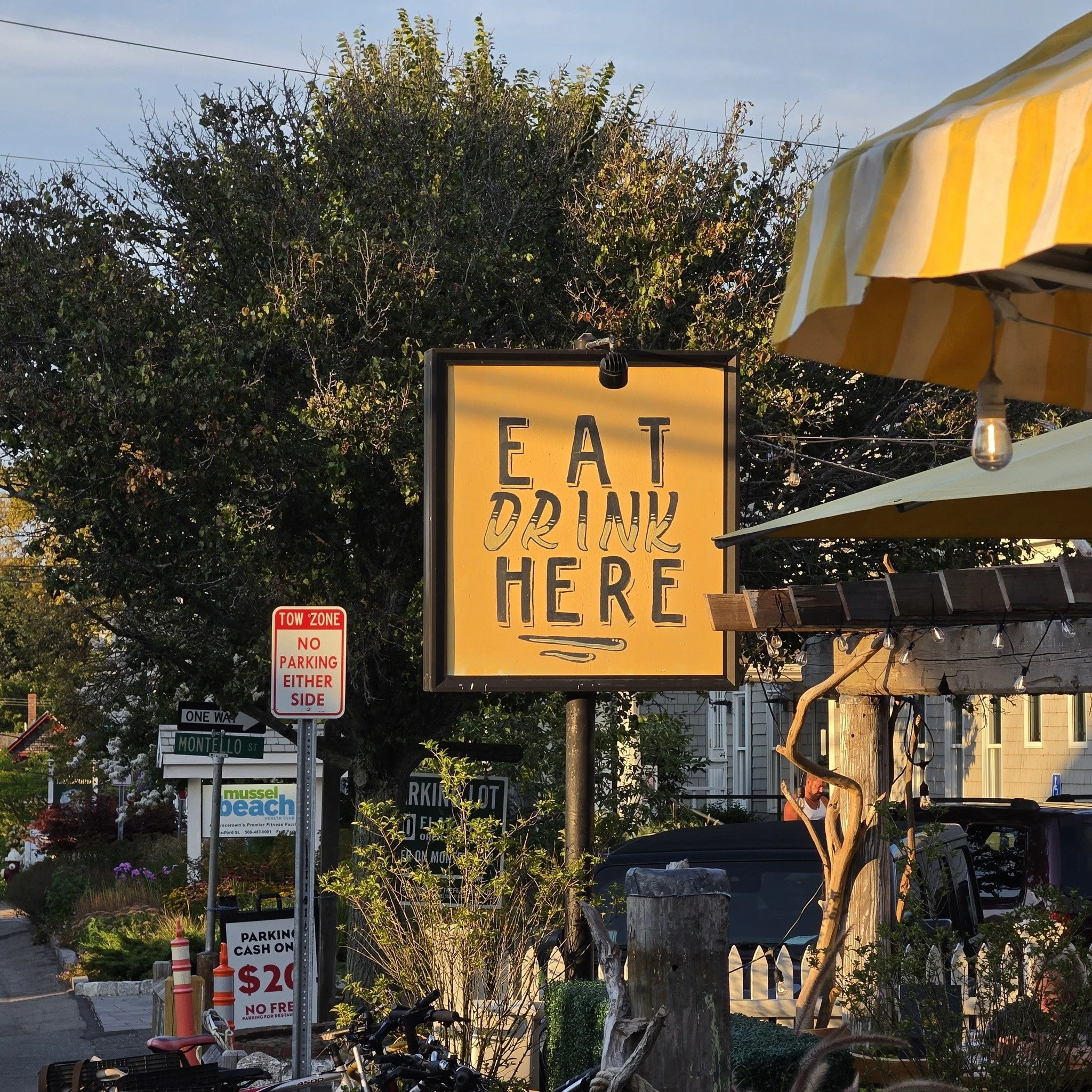Friday night,.cool.and comfortable  #provincetown #provincetowncom #lizscafeandanybodysbar