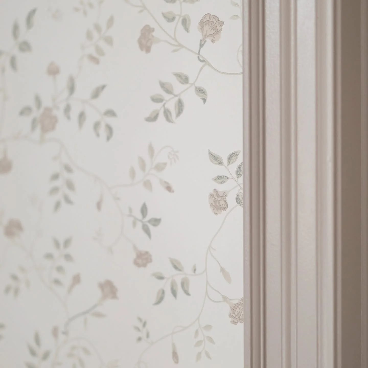 quite possibly the cutest wallpaper we've ever seen! 🌸