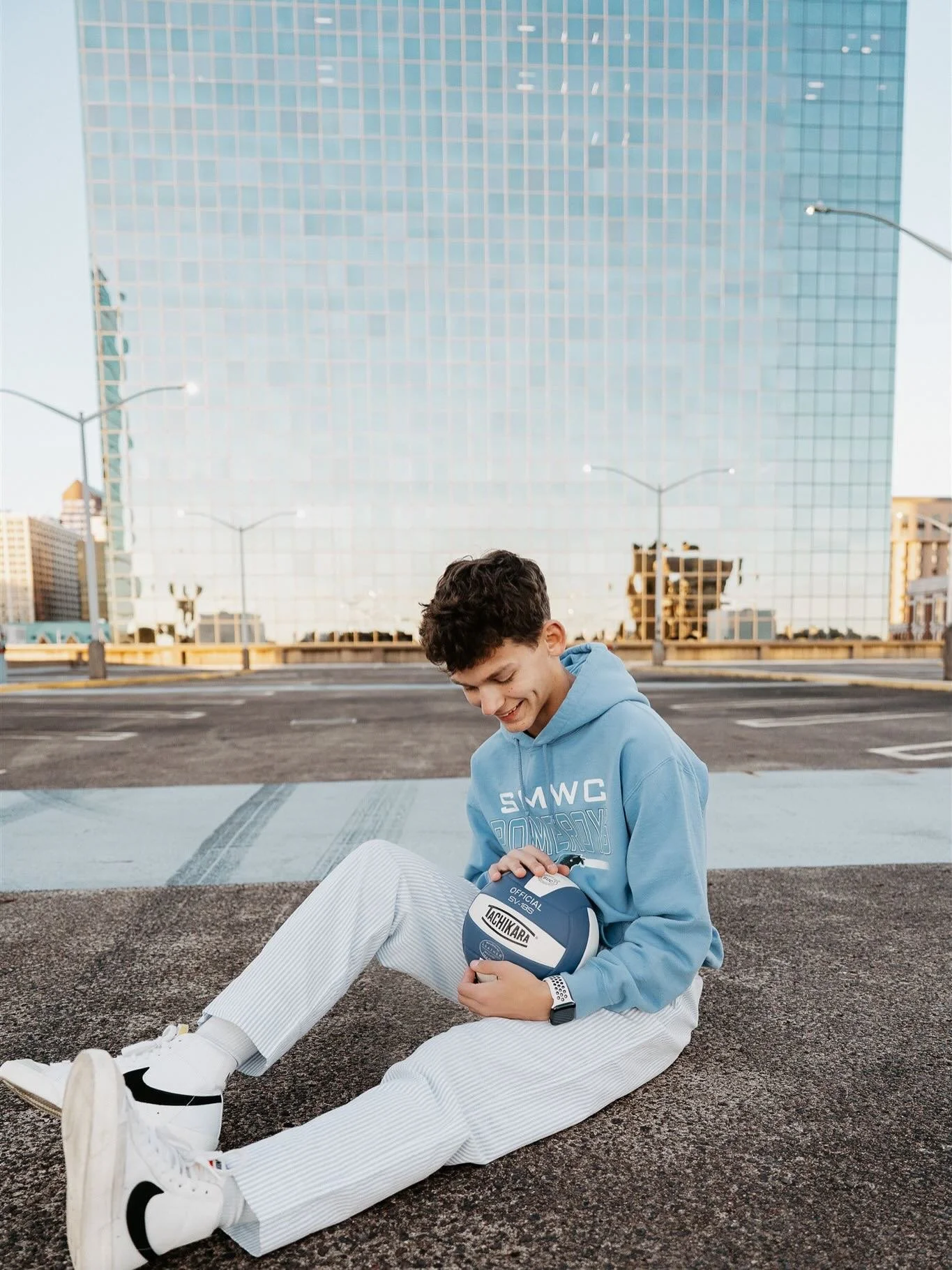 It&rsquo;s Jay&rsquo;s birthday, so why not share some of my faves from his Senior Session! Jay is so sincere, talented, and focused, and I&rsquo;m proud to know him! 

And yes, the buildings in these photos were paid actors. 

#metroeastphotographer