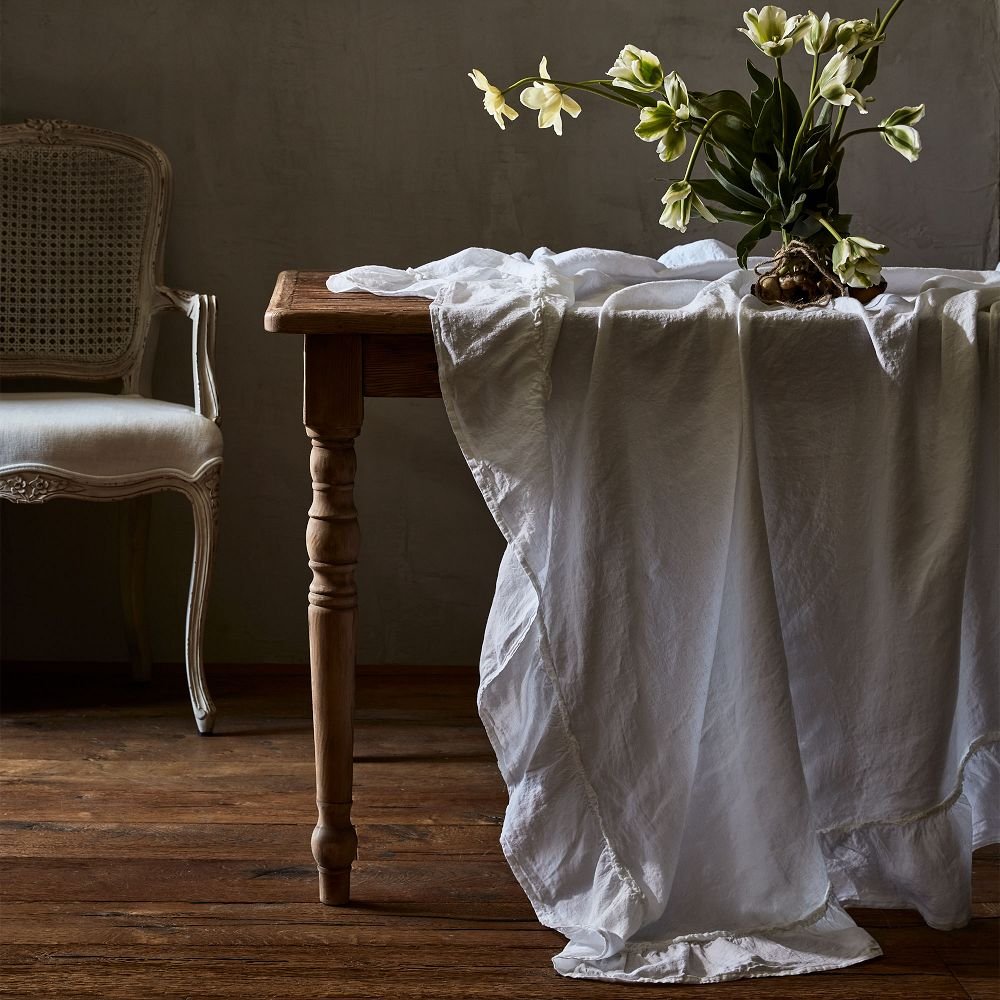 linen-ruffle-tablecloth-3-z.jpg