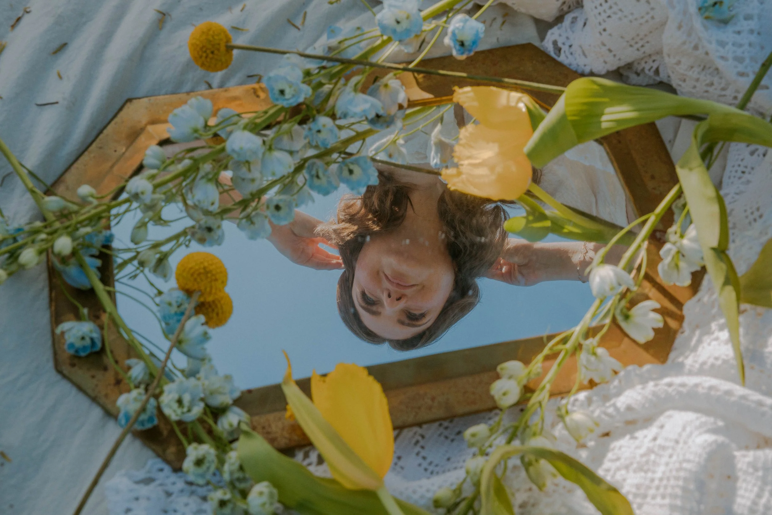 Dreamy Spring Portrait Session in Orlando | Garden-Inspired Photoshoot with Soft Light &amp; Florals