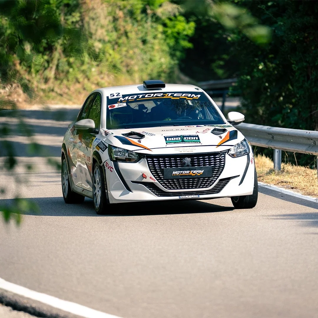 Mi ha gasato troppo il rombo e lo stridore fra queste curve @rallydellamarca 
&bull;
#rally#sportphotographer #speed