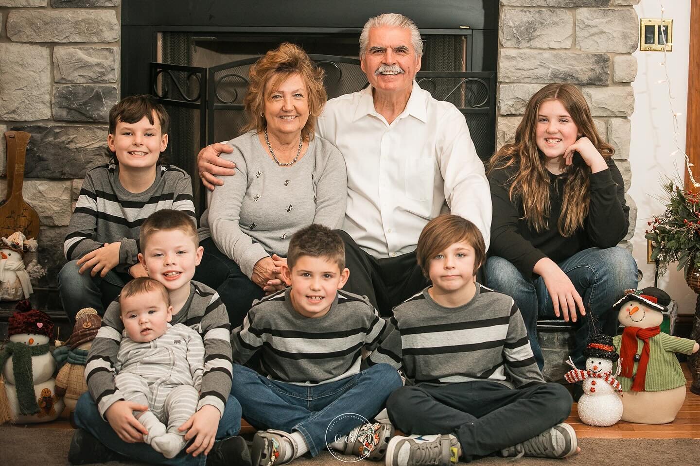Proud grandparents with all of their grandchildren! 

#njphotographer
 #njfamilyphotography #familysession#burlingtoncounty  #njfamily #njmom #njkids #familyphotography #grandparentsphotosession