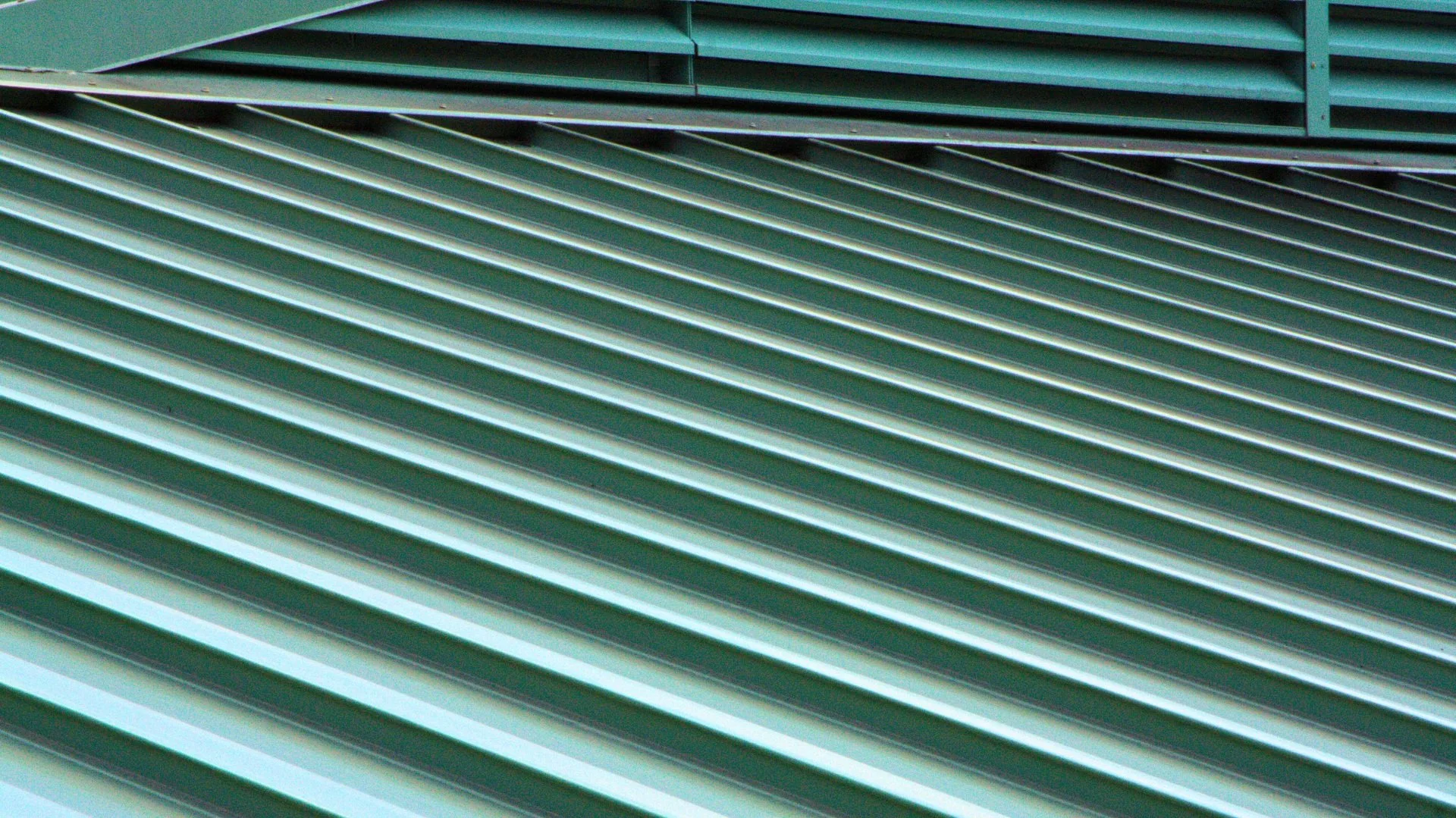 COMMERCIAL METAL  ROOF  PRO SHOT.jpg