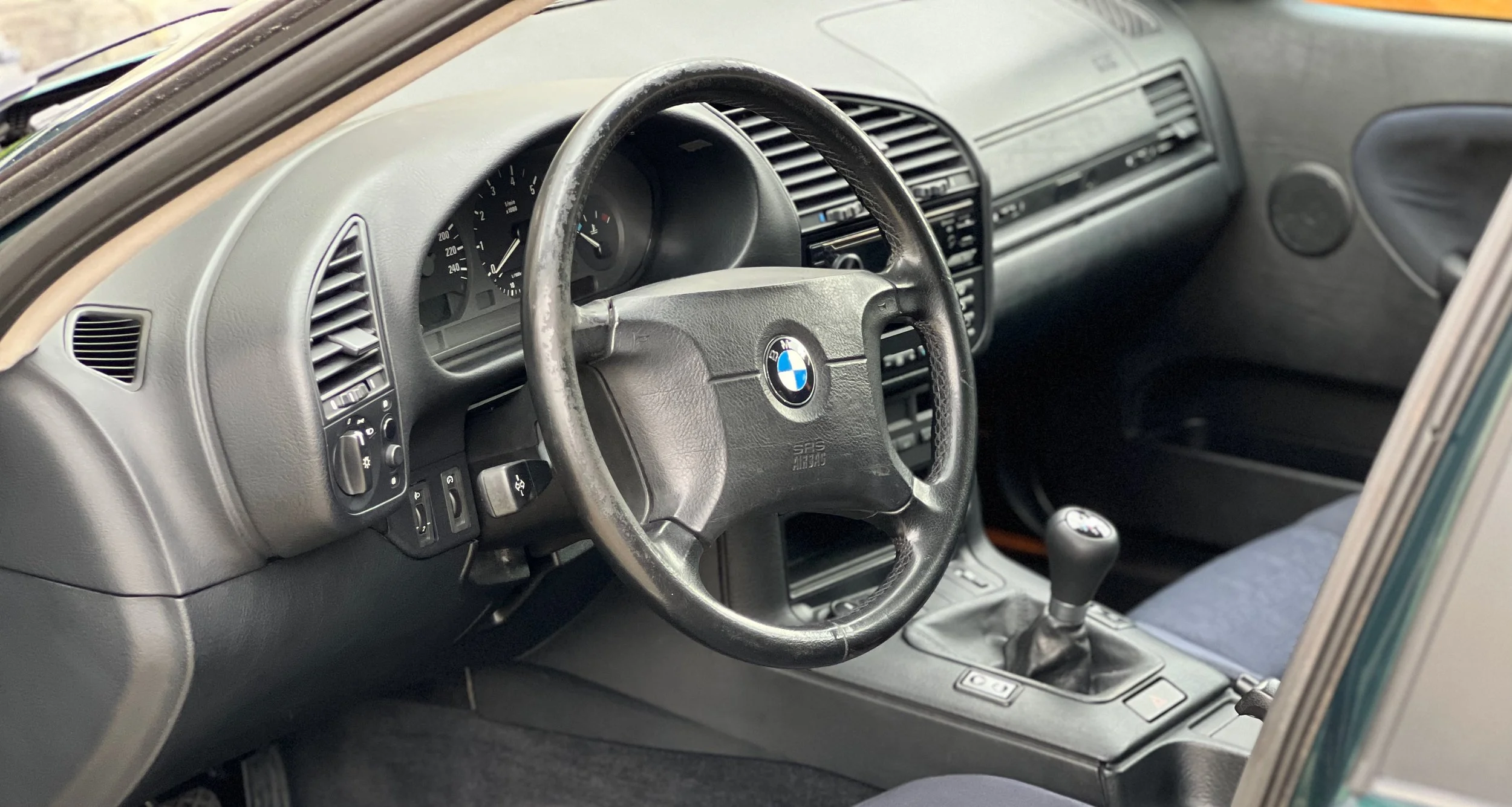 1999 BMW E36 316i Touring – Interior Add-on