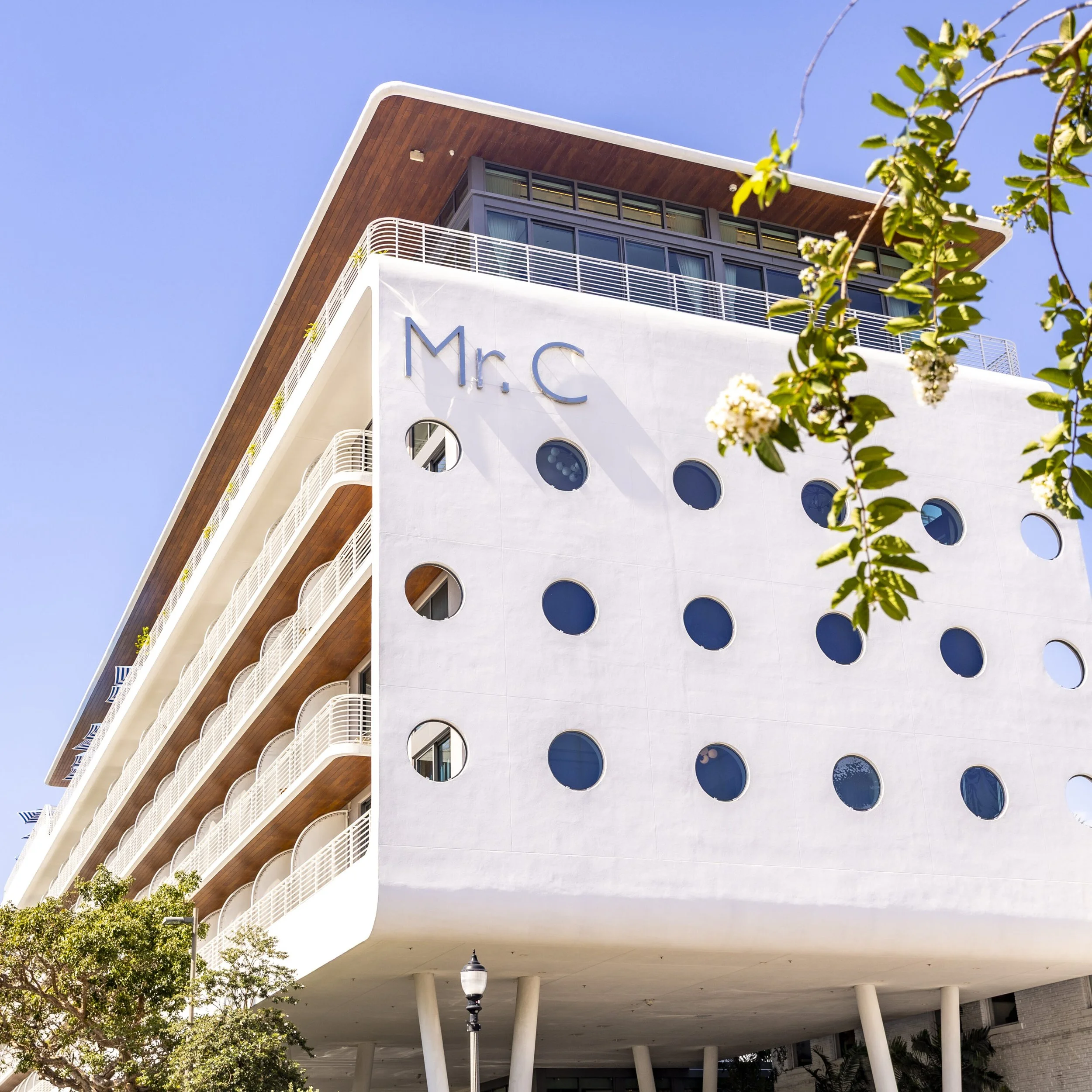 MR. C Miami <div class="vertical-line"></div>Coconut Grove