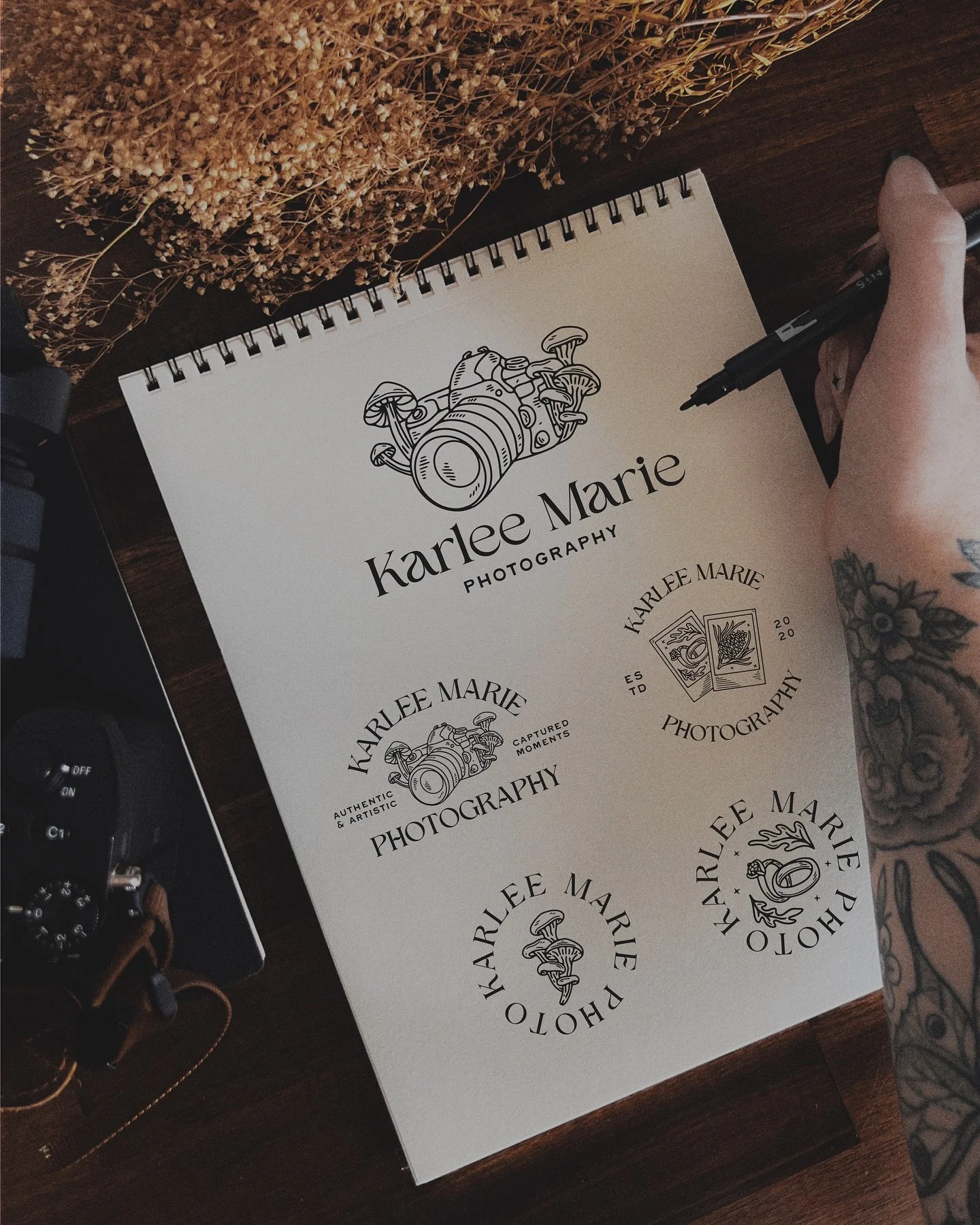 still so in love with this branding kit&mdash;it feels like a piece of art i&rsquo;ll never get over 🌿✨

flat lays have always been a creative outlet for me, but lately, i&rsquo;ve felt so inspired to start sharing and creating more of them. there&r