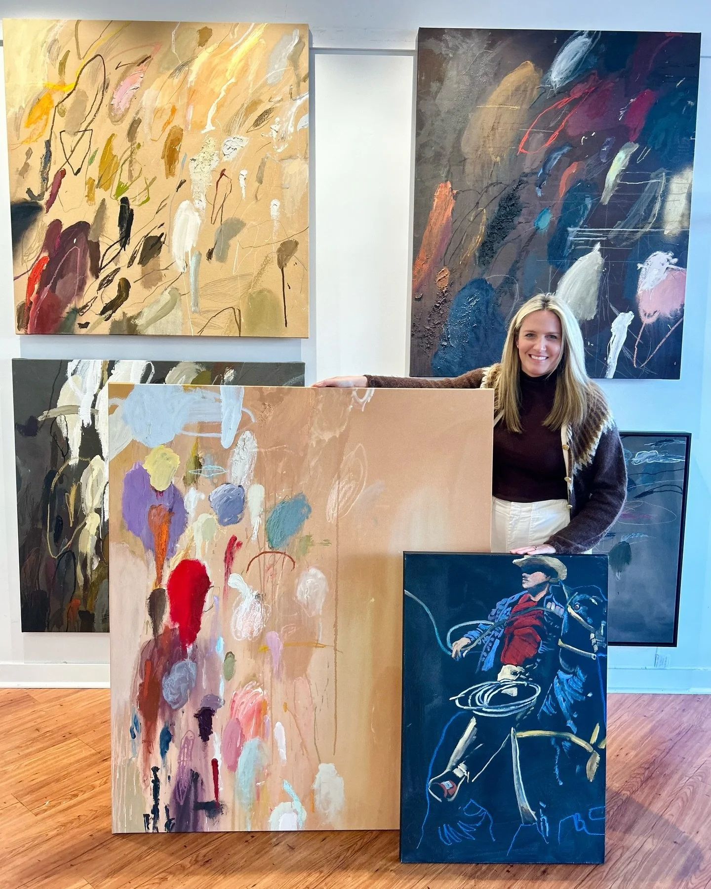 A match made in heaven: Addison Duke x Carylon Cooper! 

❤️Addison&rsquo;s textured, moody abstracts perfectly complement Carylon Cooper&rsquo;s rugged cowboy paintings. The colors both speak to each other without overwhelming one another.

❤️Interes