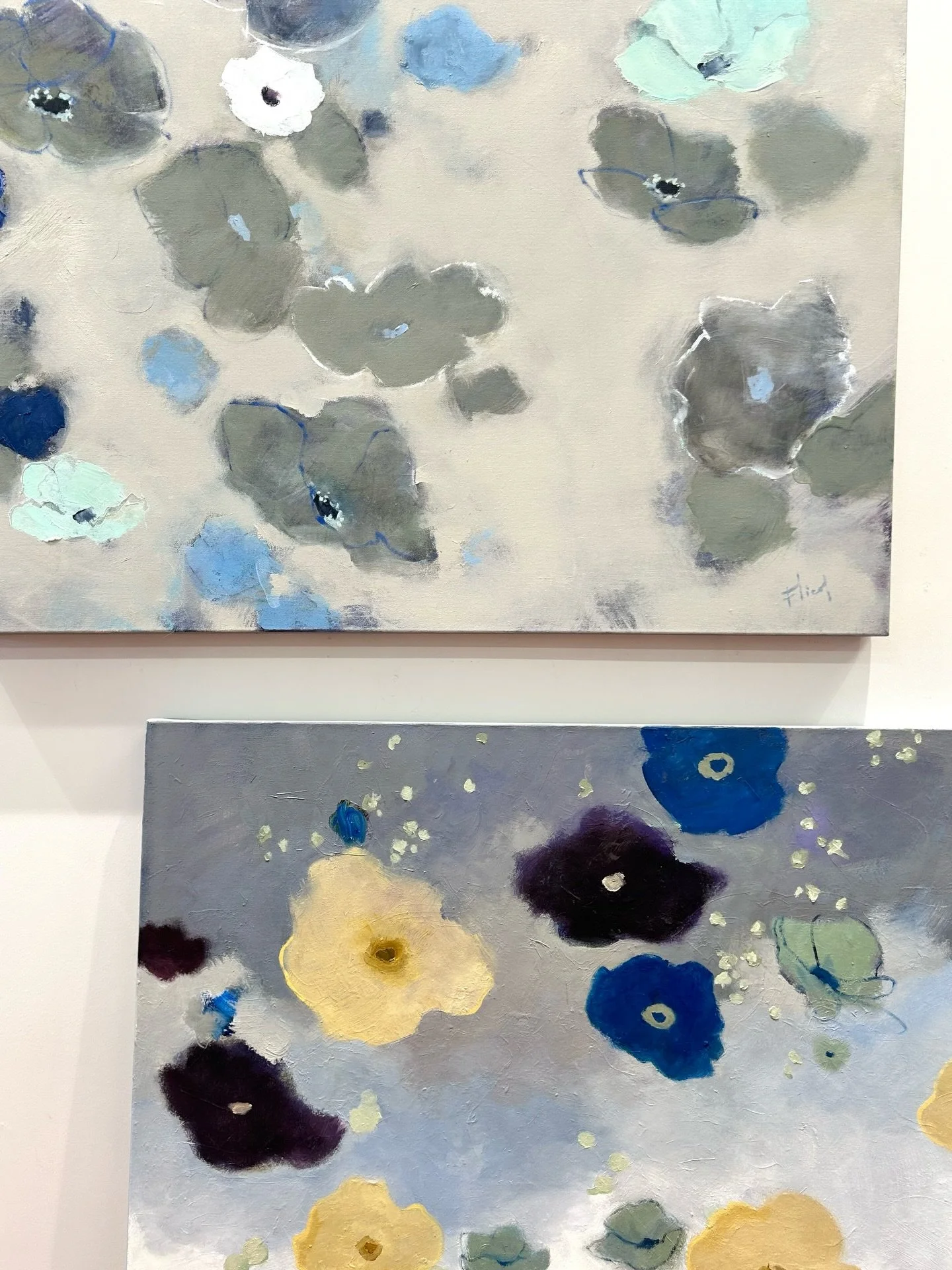 JUST ARRIVED: four new works from Kay Flierl&rsquo;s &ldquo;Garden Lyrics&rdquo; series! 

The soft palettes and floating florals give each of the paintings a light, airy quality that leaves a viewer with a feeling of peacefulness. Swipe for addition