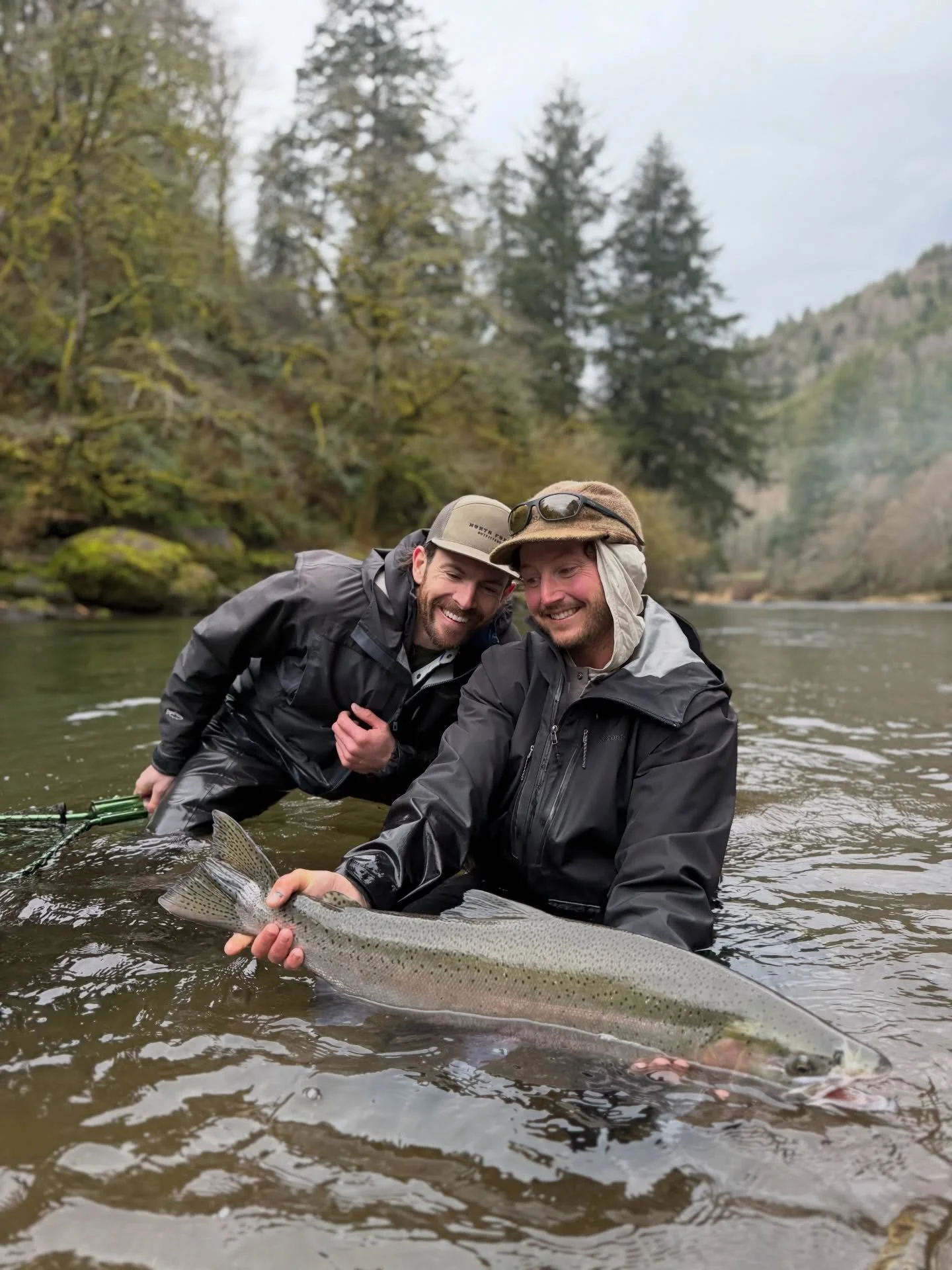 Find someone who looks at you the way we look at the fish we catch 🫶🏽

#steelhead #catchandrealease #oregoncoast #pnwfishing #flyfishingjunkie