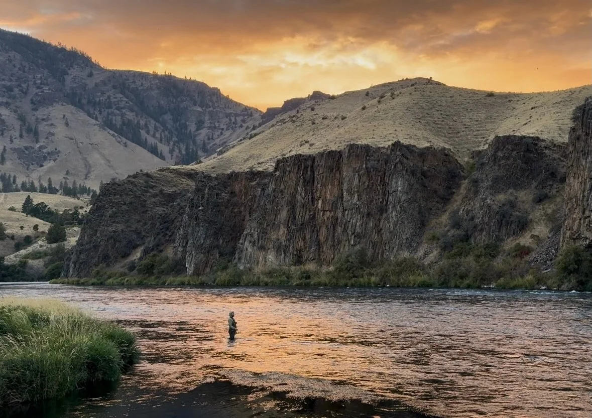 Summer nights = fishing till dinners ready. Stoked to create more magical nights like this one 💫

#flyfishing #deschutesriver #centraloregon #catchandrelease #campingsetup