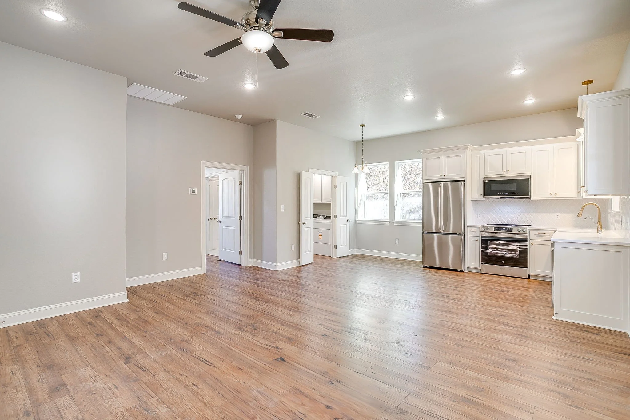 2013 Dolly Dr (6 of 20).jpg