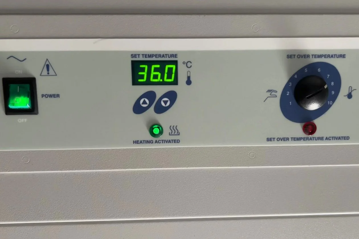 VWR Incubator_Model 1925A_5.jpg
