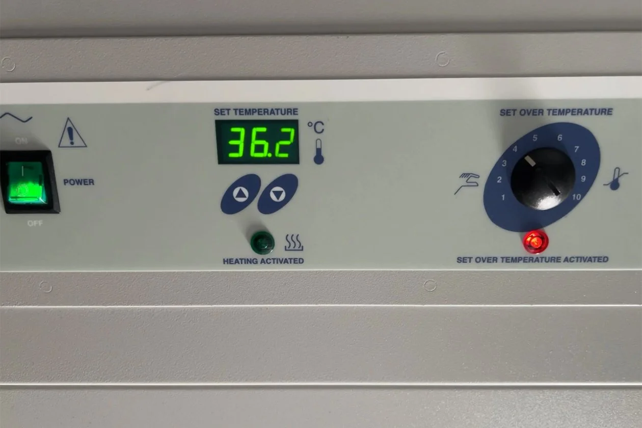 VWR Incubator_Model 1925A_6.jpg