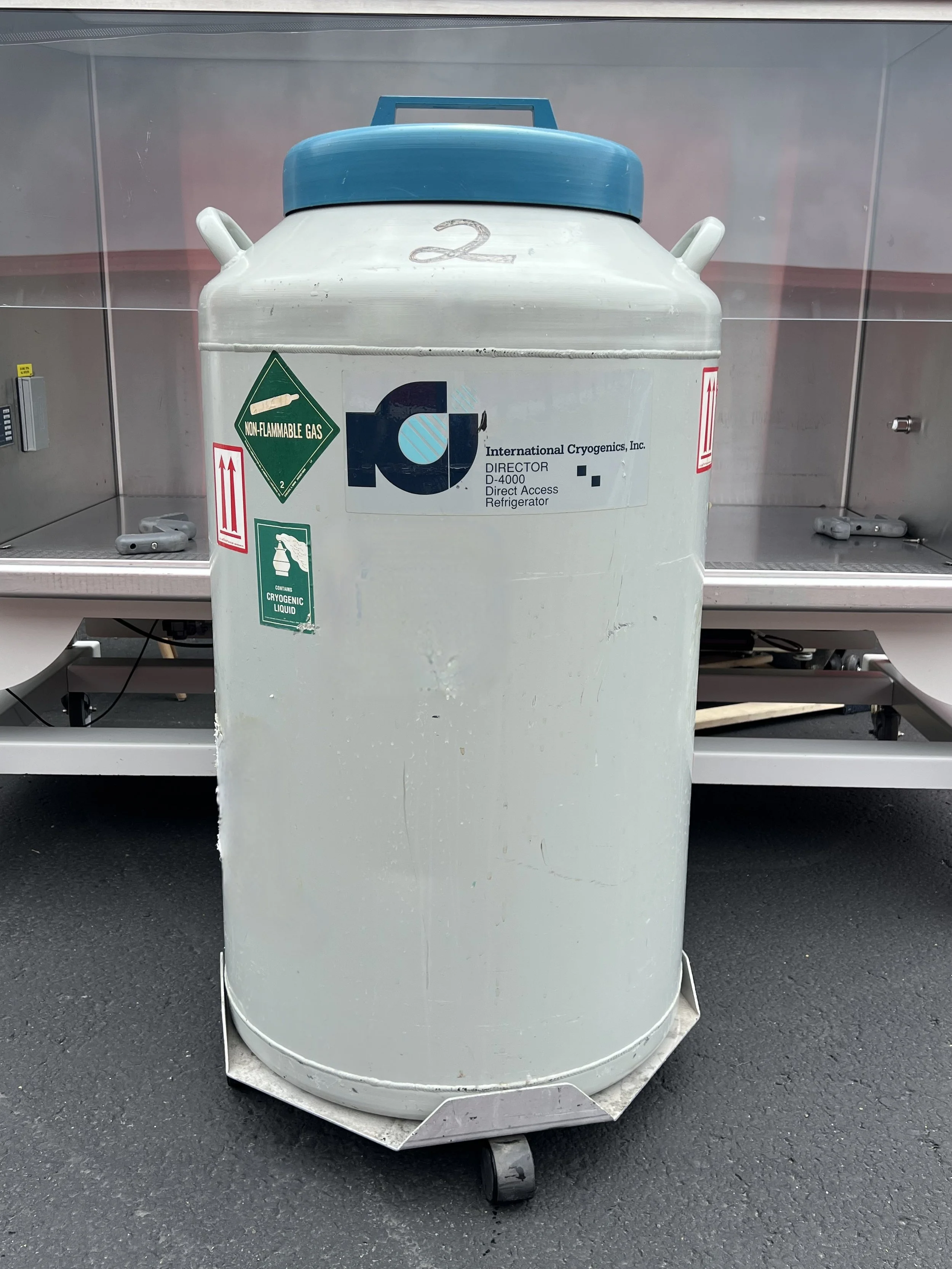 International Cryogenics D-4000 Cryo Tank (120L)