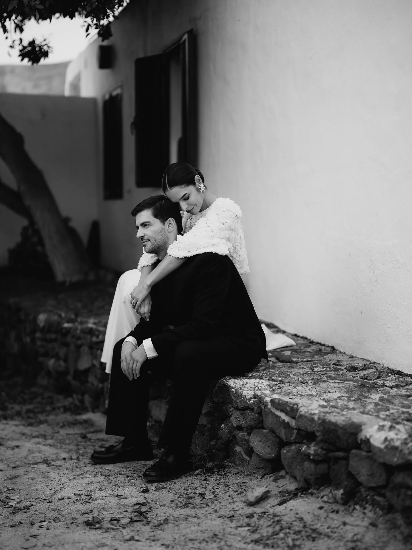 unposed minutes, held in soft light.
⠀⠀⠀⠀
models: @ani_mq &amp; @jalvarezmoreira | @aj.couplevibes 
style: @iamjuancastaneda 
photos by @sarahmatzerphotography