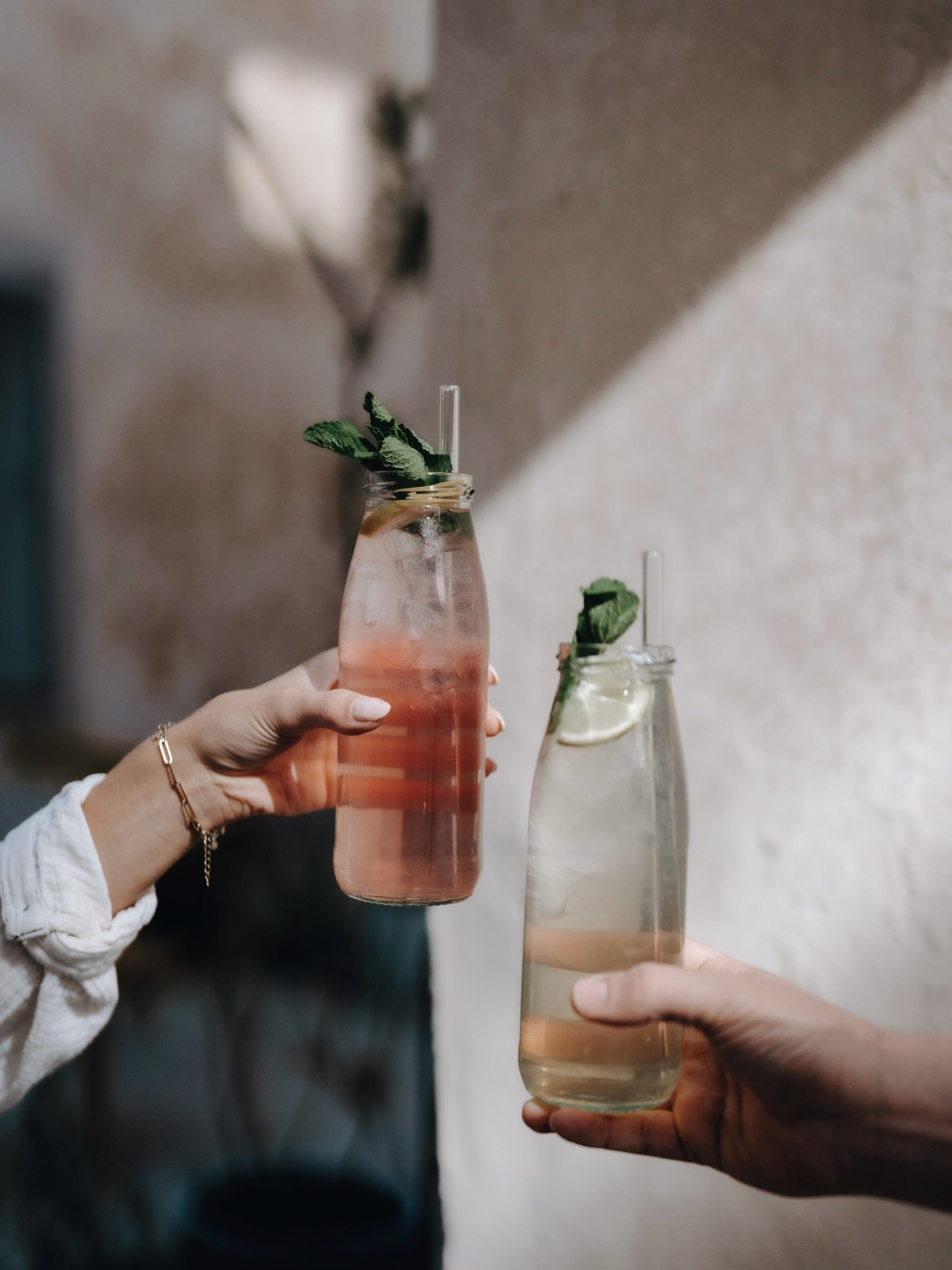 sunlit sips. | for @kai36hotel 🍋
⠀⠀⠀⠀

photography | @sarahmatzerphotography 
⠀⠀⠀⠀
more on the website | link in bio.