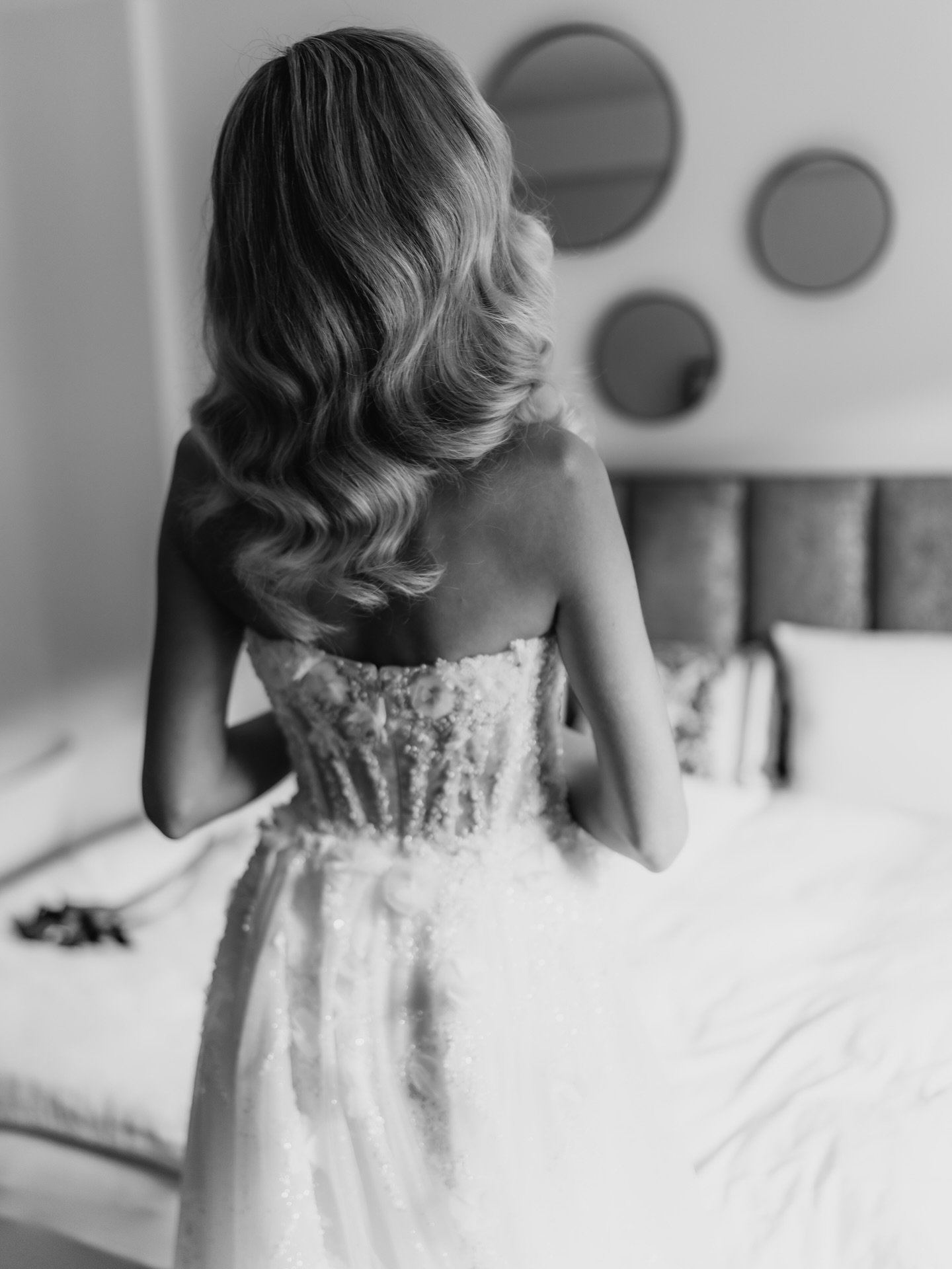 finishing touches.

photos by @sarahmatzerphotography 
more on the website | link in bio.

@janavoglauer.lovestory @exclusive_weddings_and_events @deliciouswedding_vienna @modelcouple.diana.chris @savrina_wien @andreasseiwald.at @sweetpopcorn.photos 