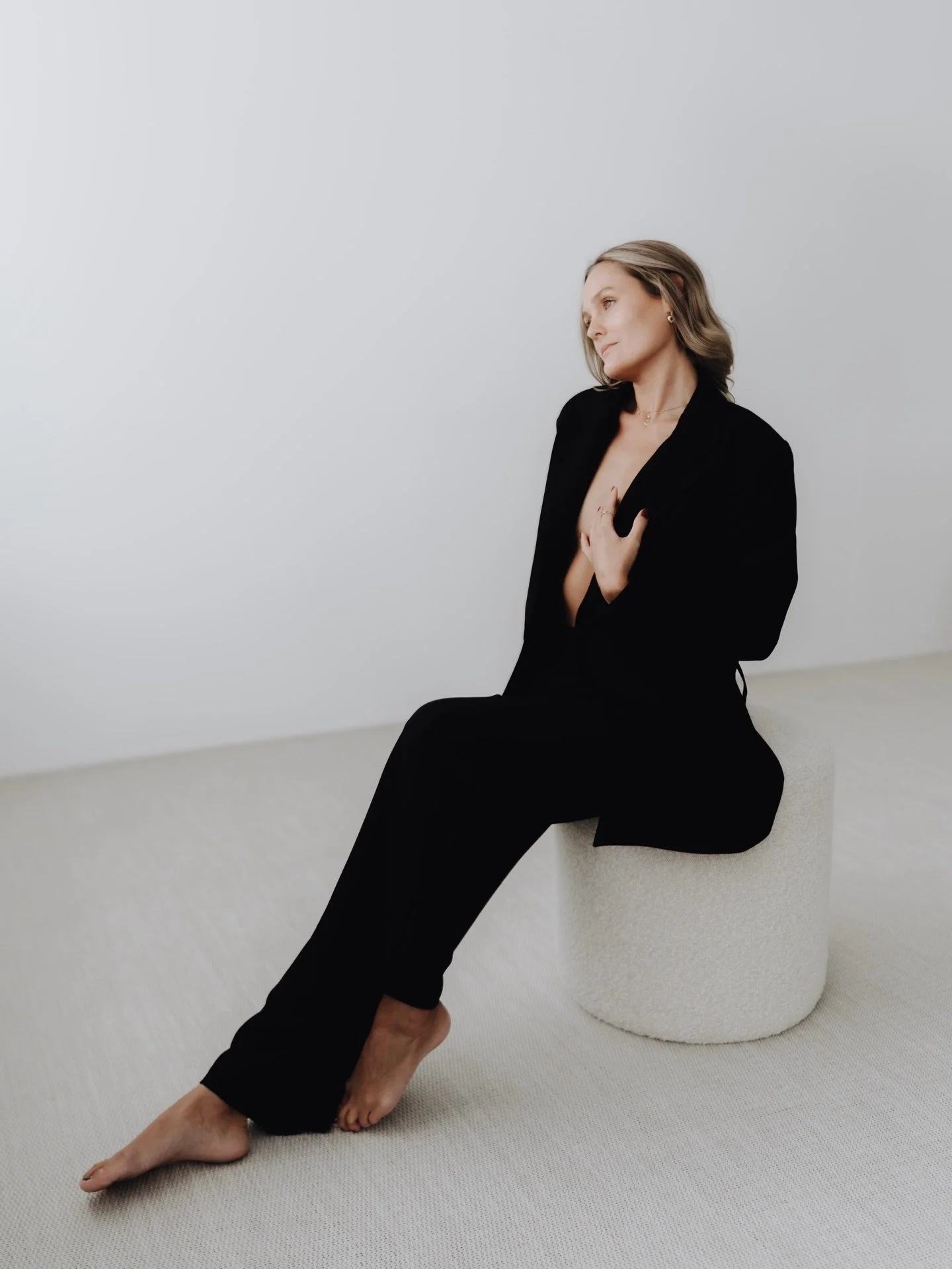 soft light. real presence. 

model @lisakatharinamacheiner 
photo by @sarahmatzerphotography 
and @andreasseiwald.at 
studio @studio.6c

more infos on the website | link in bio.