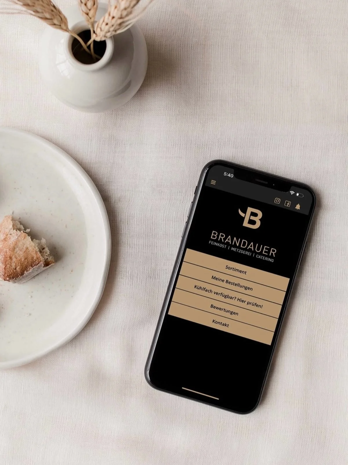 App Design, das sich wie deine Marke anf&uuml;hlt. Durchdacht, minimal und auf den Punkt.📱

Projekt: App Design | f&uuml;r @brandauer.at 

Ich entwickle Screen Designs, die zu deiner Marke passen, aufger&auml;umt sind und den Fokus auf das Wesentlic