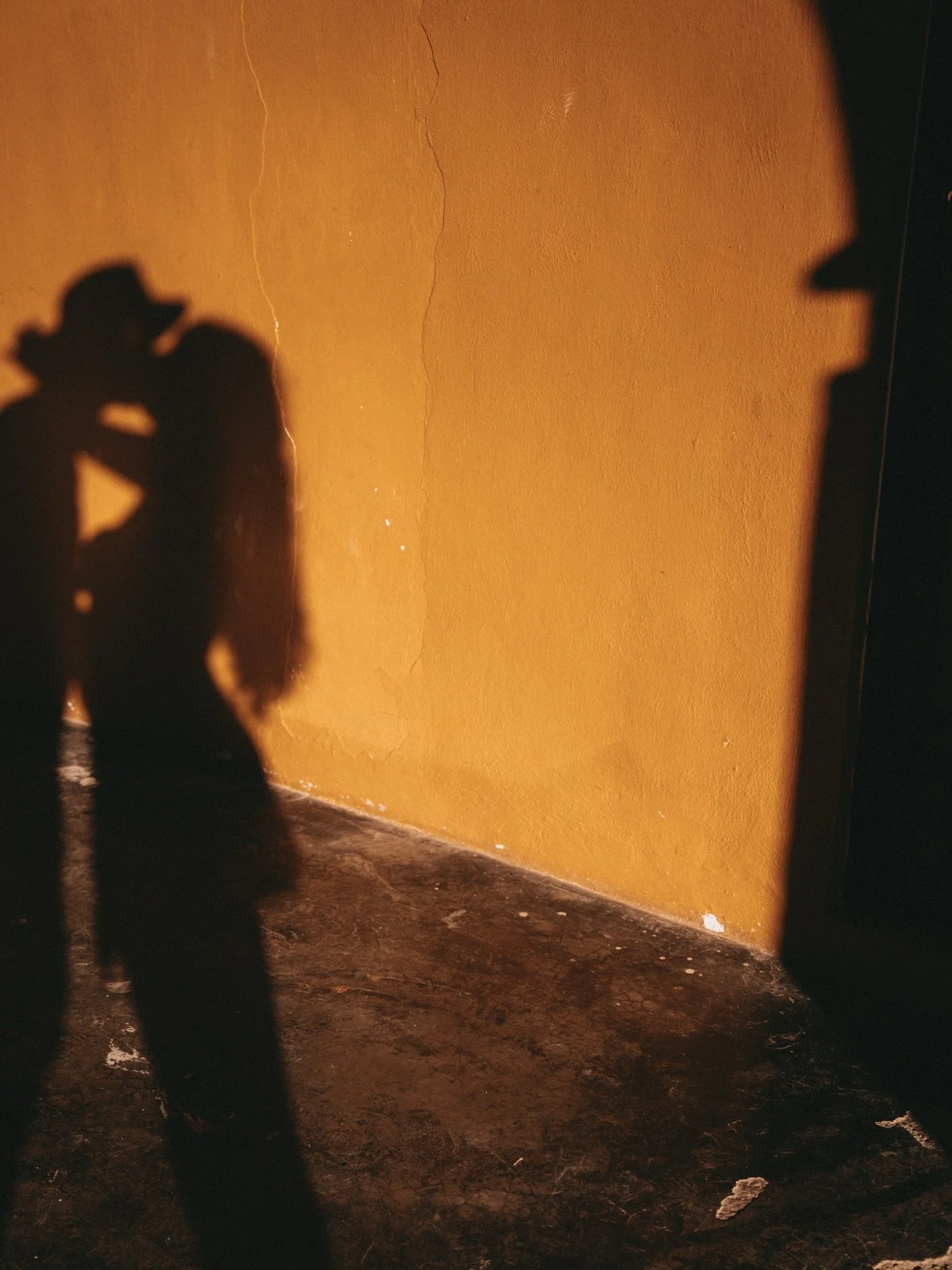 playing with our shadows. 🧡🇲🇽