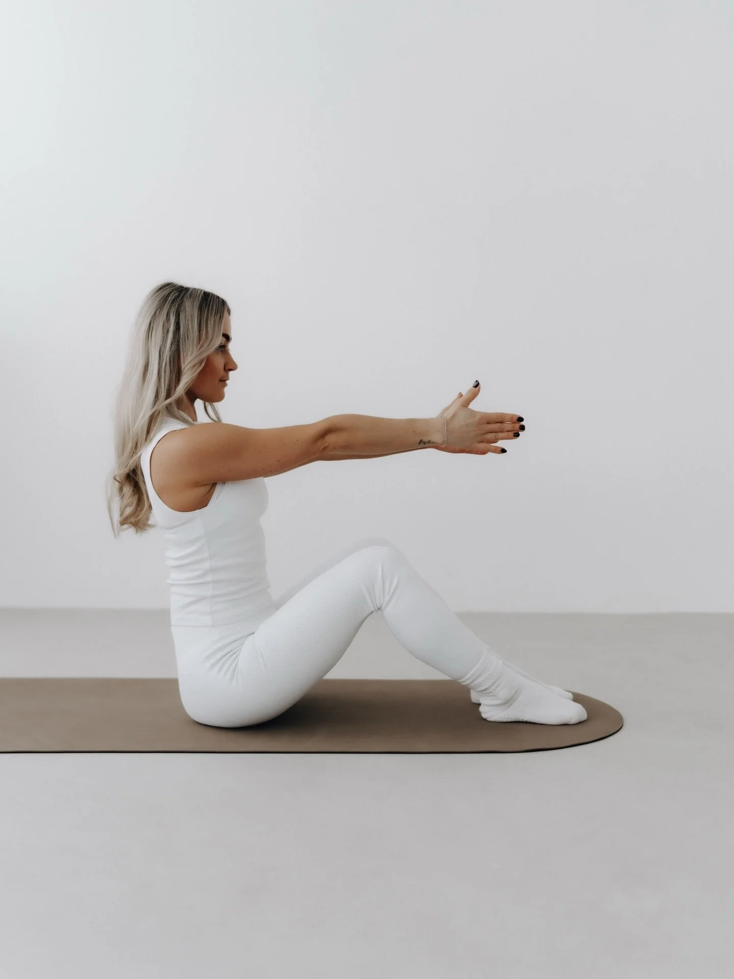 pilates shoot for @theam__club 🤍
⠀
photo studio @studio.6c 
photography by @sarahmatzerphotography 

check out my website |  link in bio.