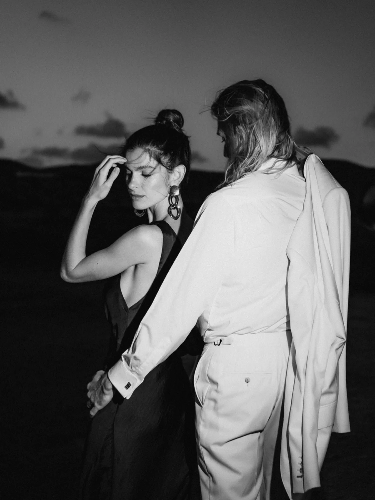 after dark, everything feels louder.
model couple @notyournormal_modelcouple 

stylist | ⁠@iamjuancastaneda
photos by @sarahmatzerphotography