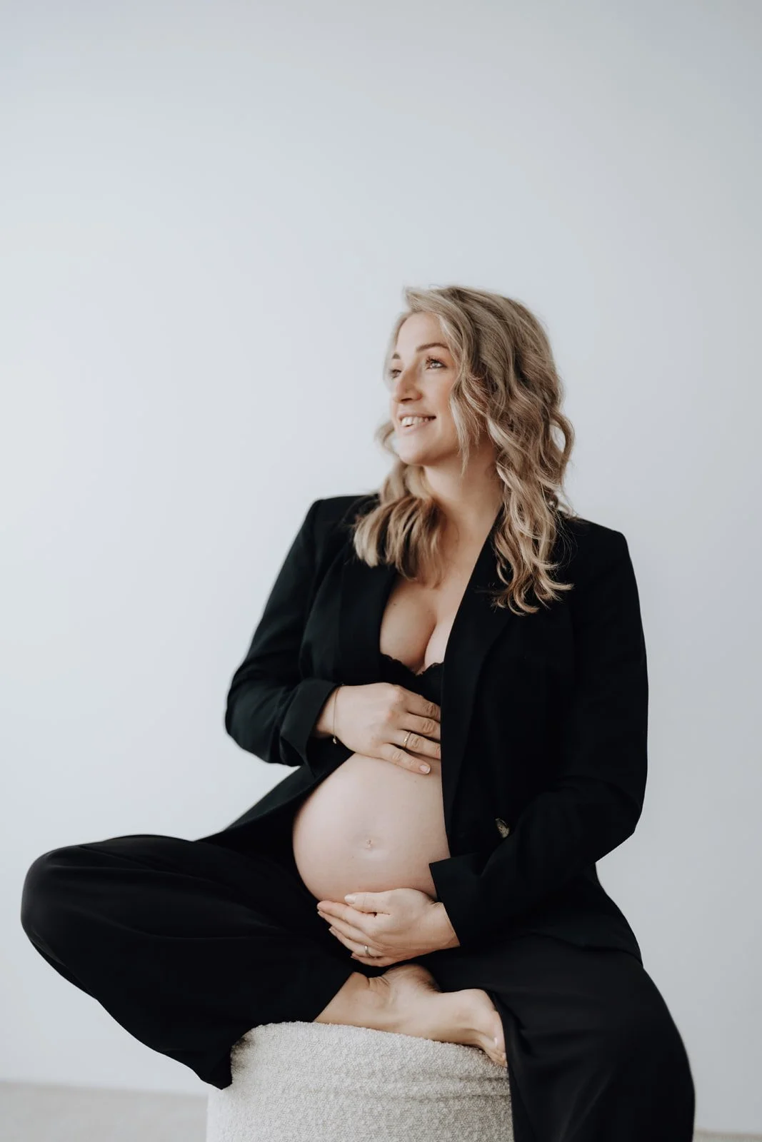 Sandra&Michi_babybauch_studio6c-8-10_websize.jpg