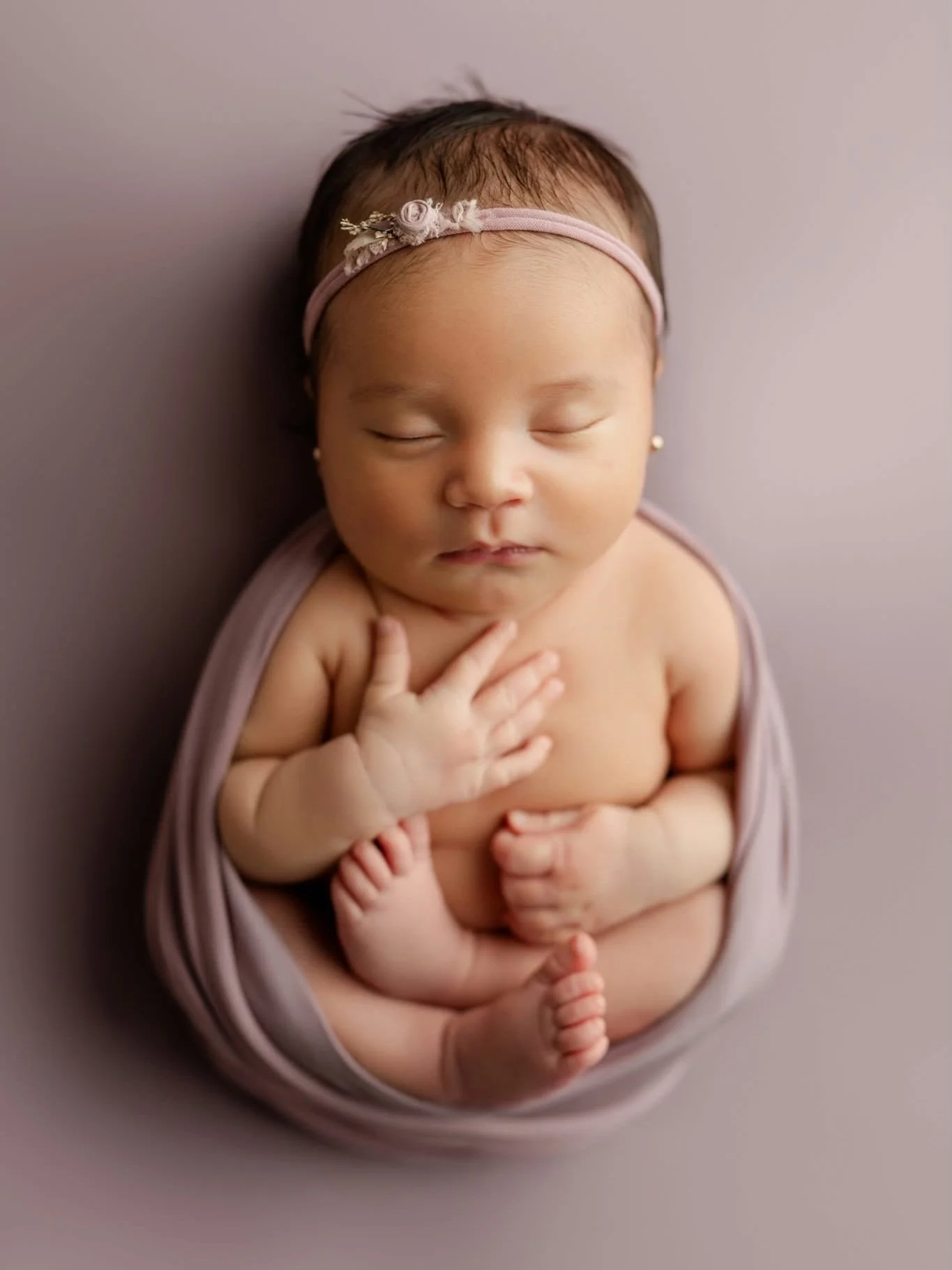 Little Miss came in wide awake. At 3.5 weeks old, I thought she probably wasn&rsquo;t going to sleep much. Then she did, and was an absolute sweetheart.