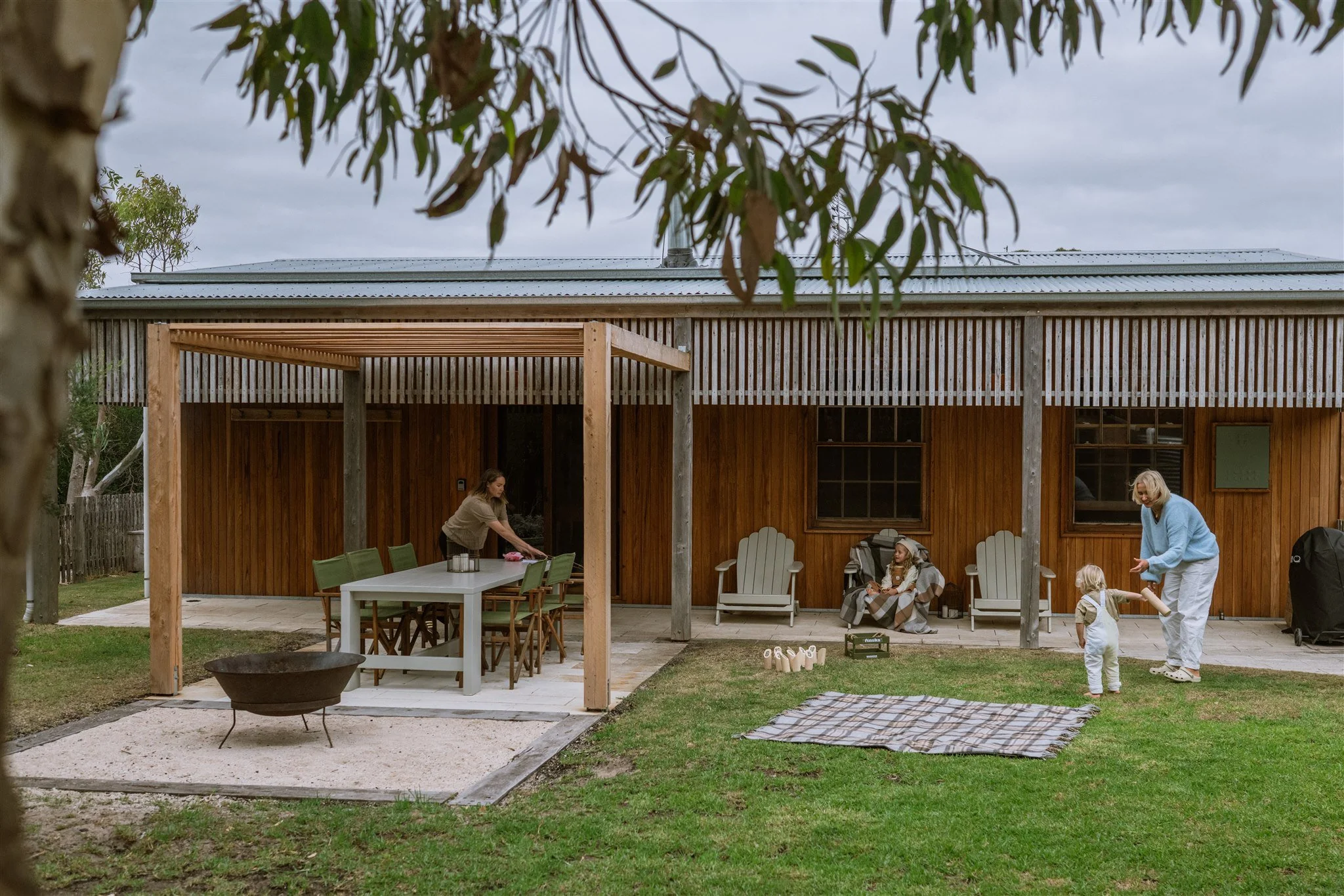 Backyard / outdoor dining / firepit