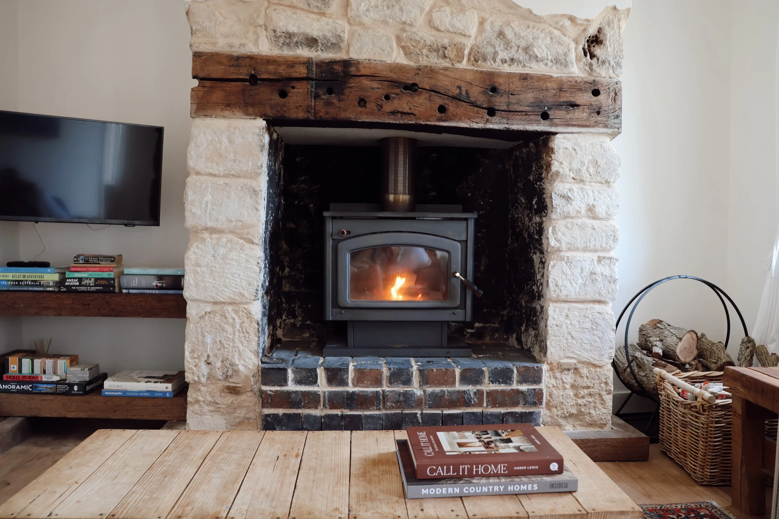 1856 original fireplace with wood combustion, Smart TV