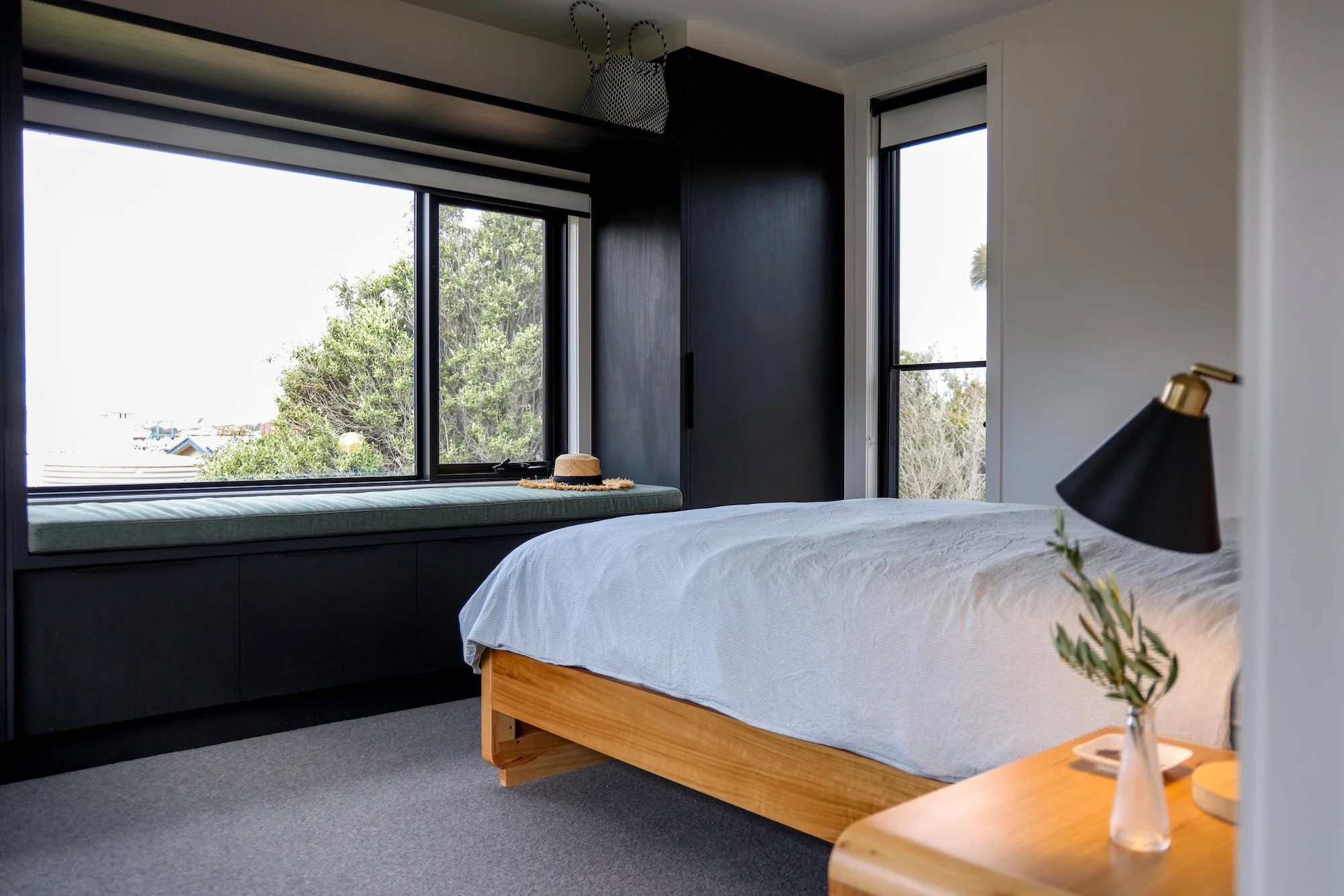 One Queen bed