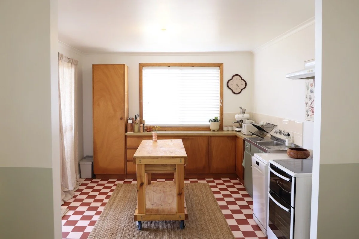 Fully equipped kitchen with SMEG coffee machine