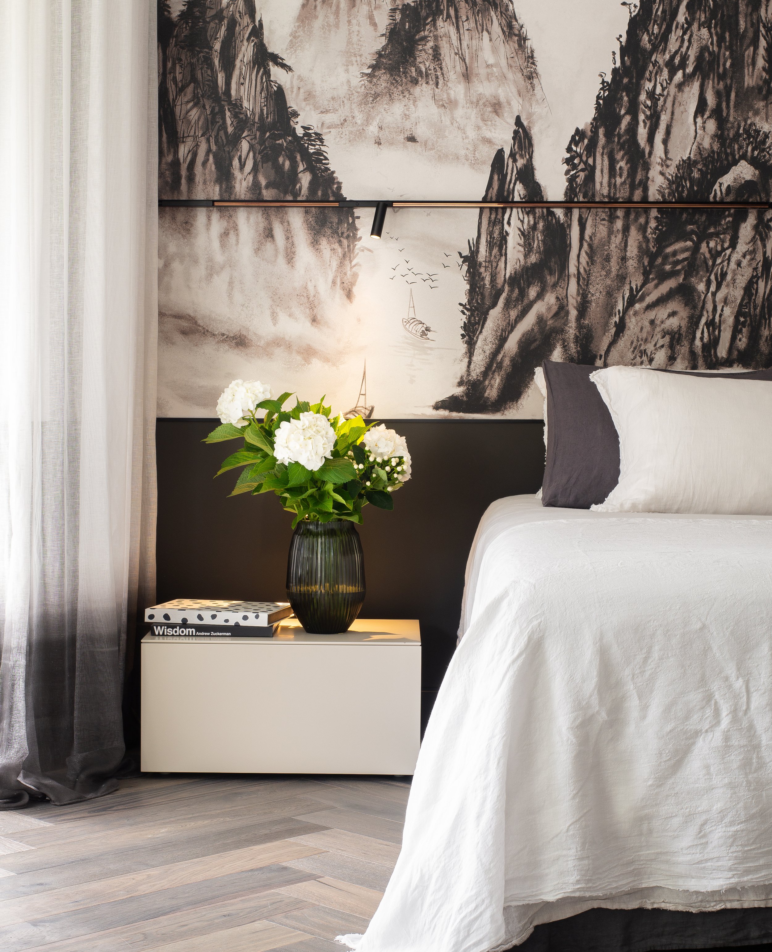 Bedroom Design Coordonne Wallpaper - Stewart Stewart - Sydney Interior Designers